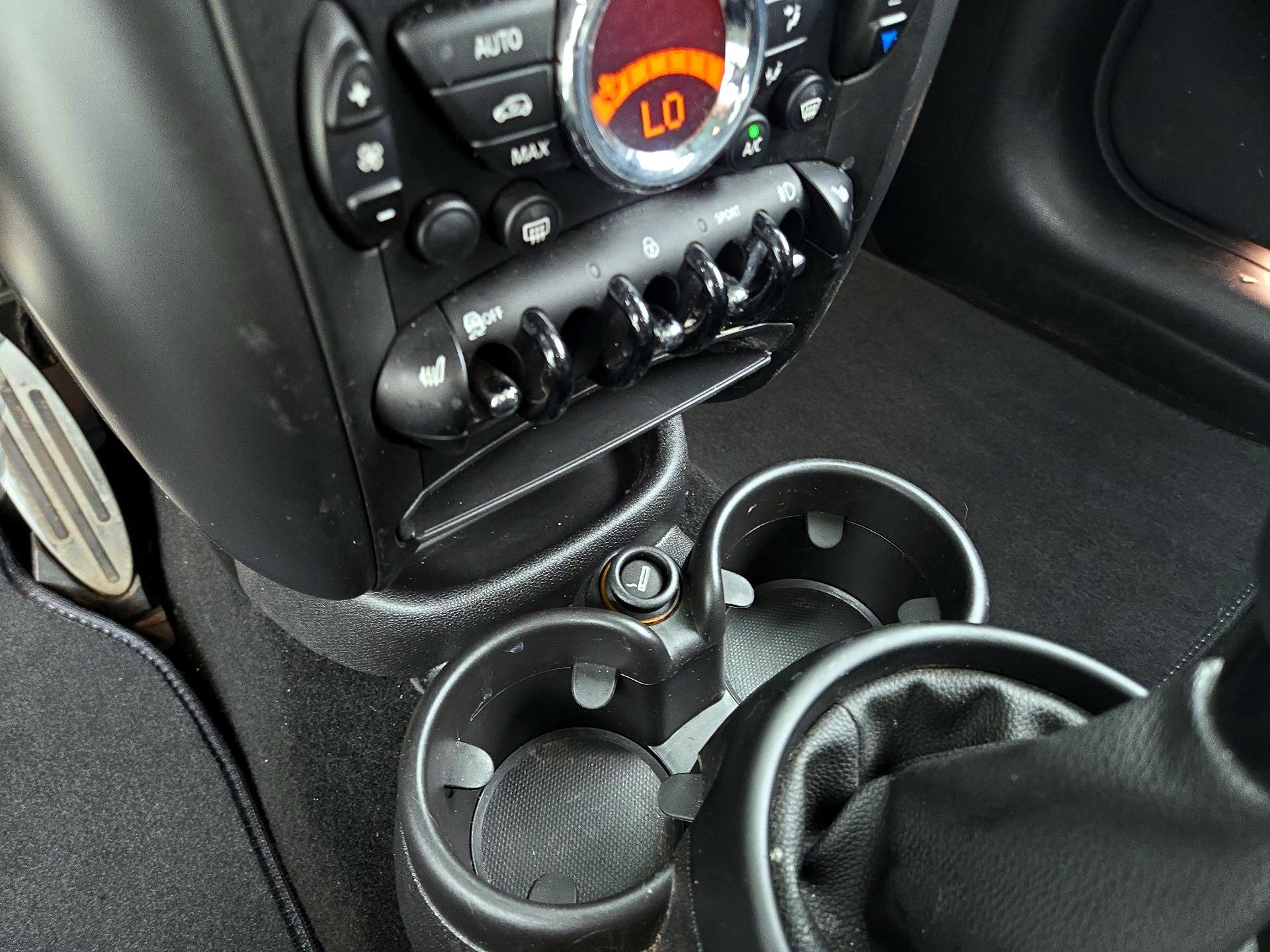 Thumbnail: 2015 MINI Cooper Countryman - 16