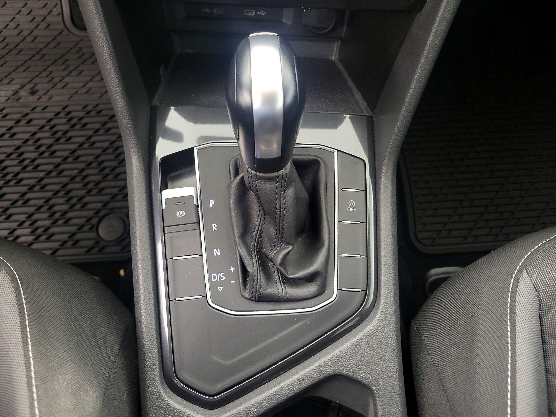 Thumbnail: 2021 Volkswagen Tiguan - 17