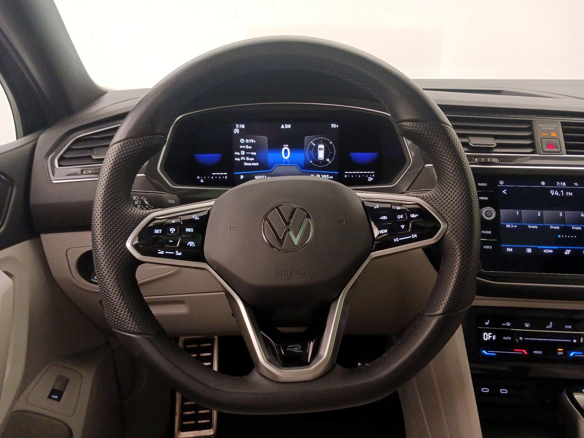 Thumbnail: 2022 Volkswagen Tiguan - 10