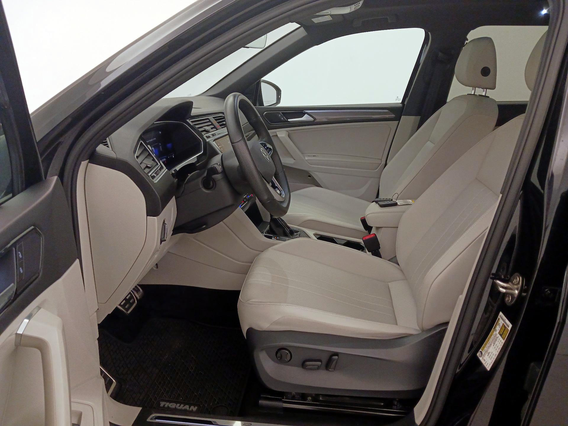 Thumbnail: 2022 Volkswagen Tiguan - 11