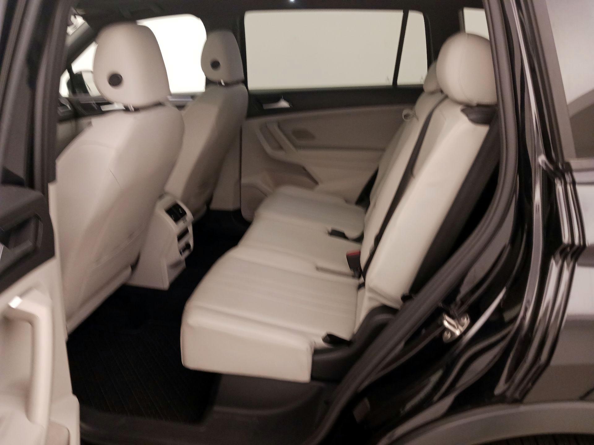 Thumbnail: 2022 Volkswagen Tiguan - 20