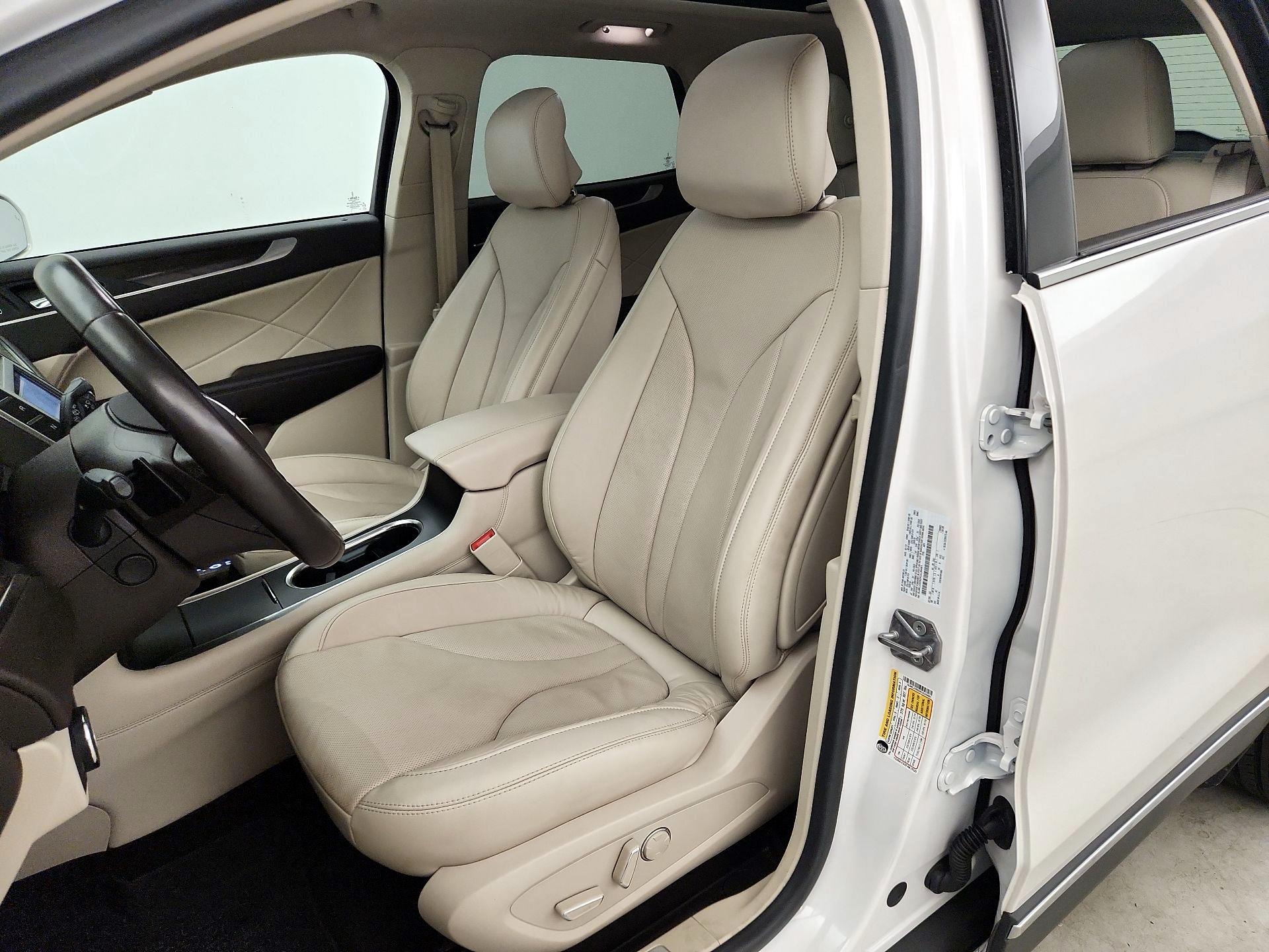 Thumbnail: 2019 Lincoln MKC - 11