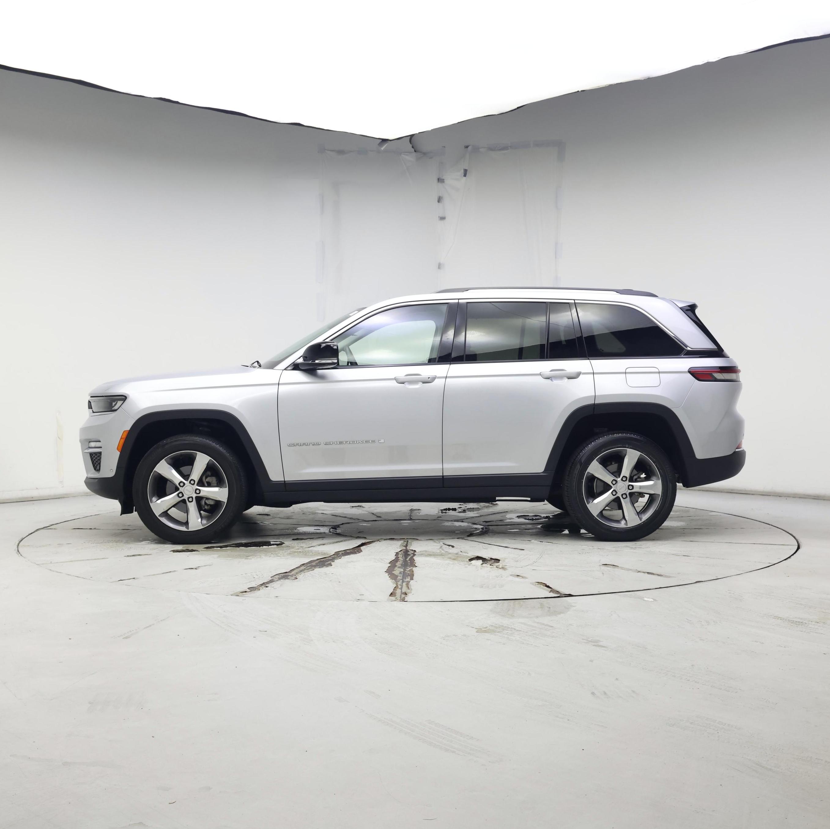 Thumbnail: 2022 Jeep Grand Cherokee - 3