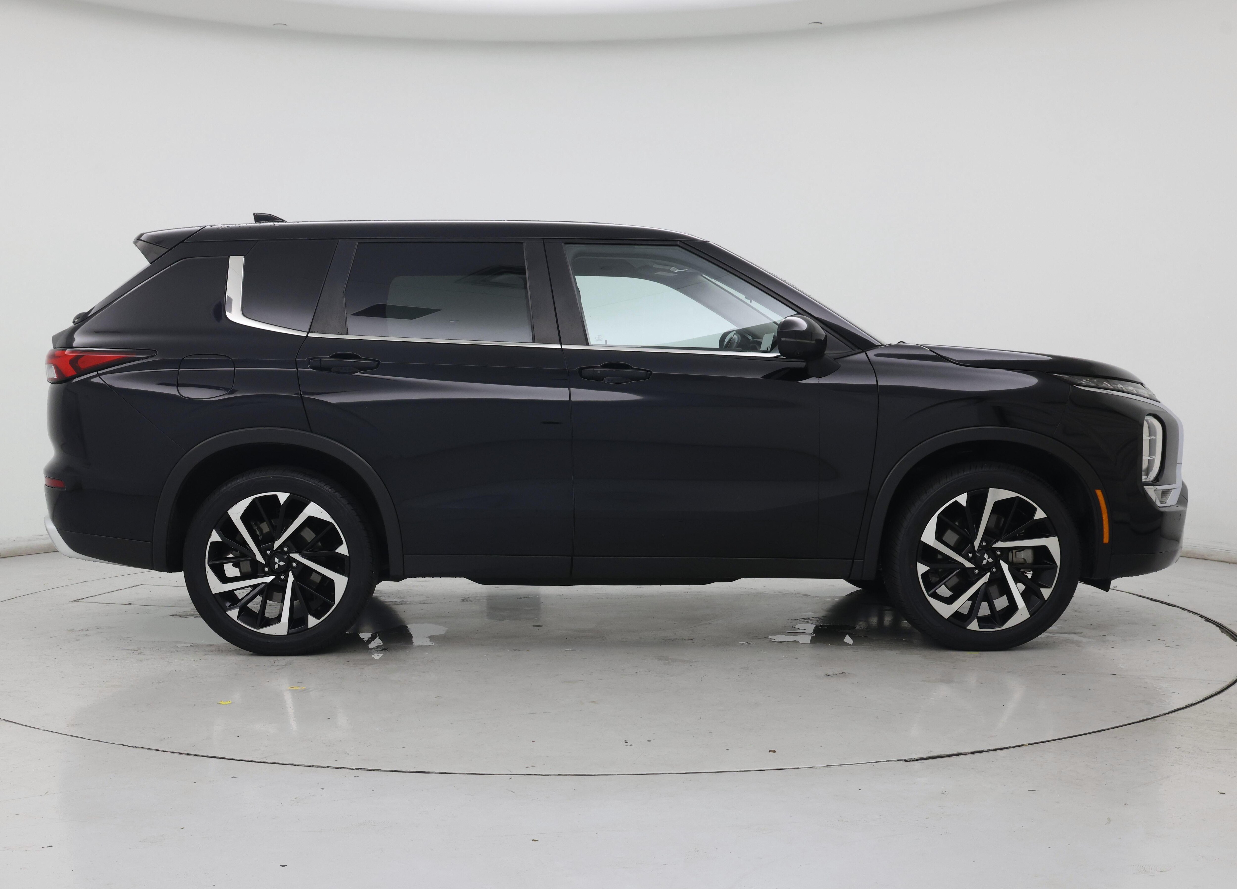 Thumbnail: 2022 Mitsubishi Outlander - 7