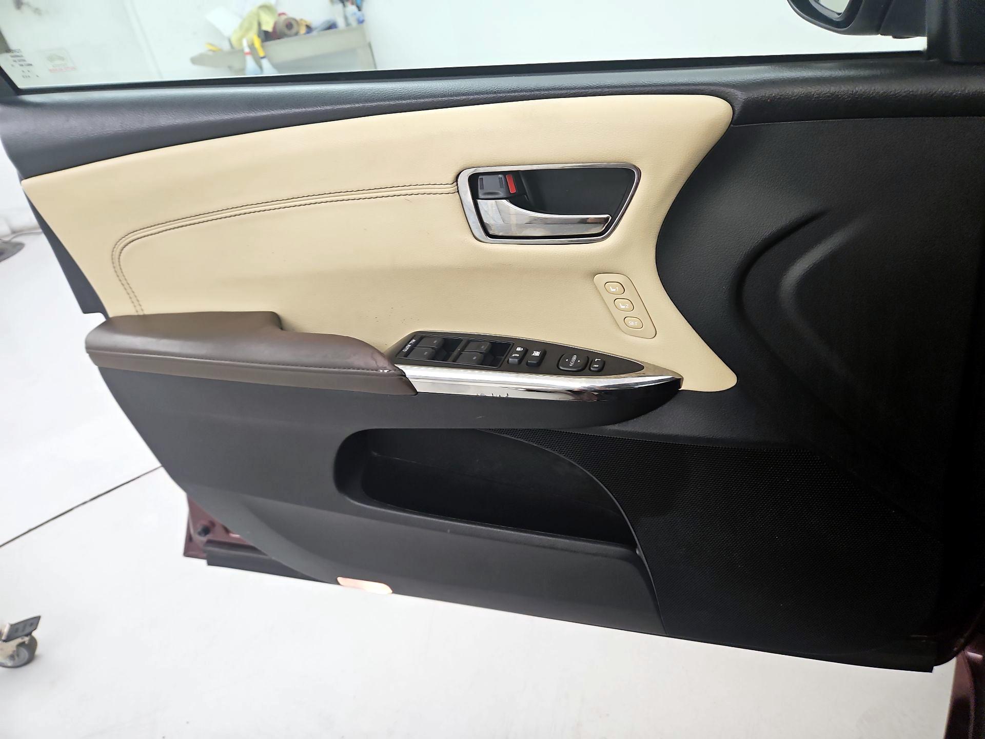Thumbnail: 2013 Toyota Avalon - 12