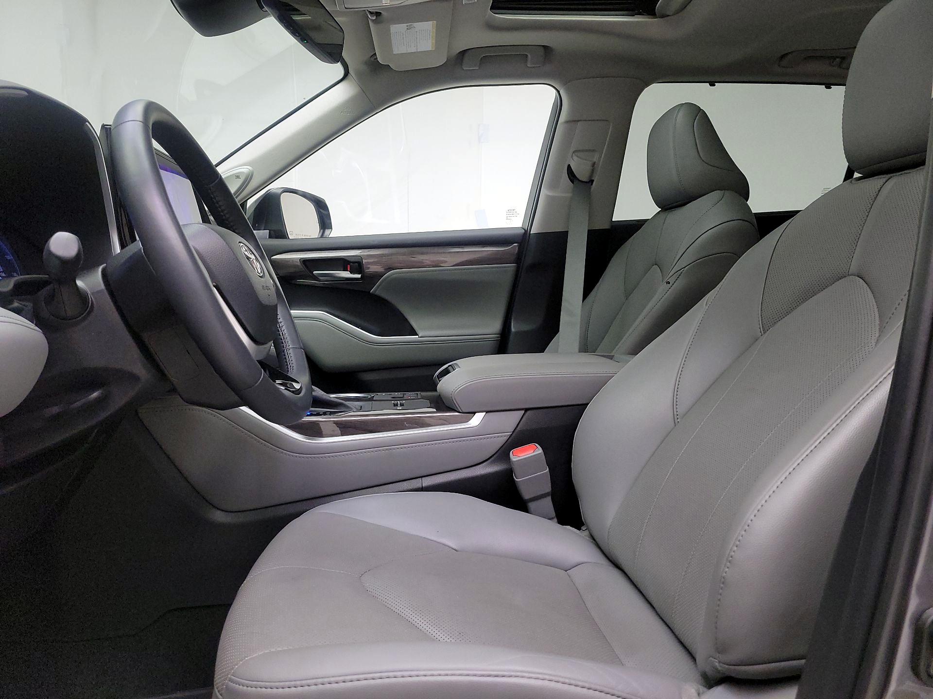 Thumbnail: 2023 Toyota Highlander - 11