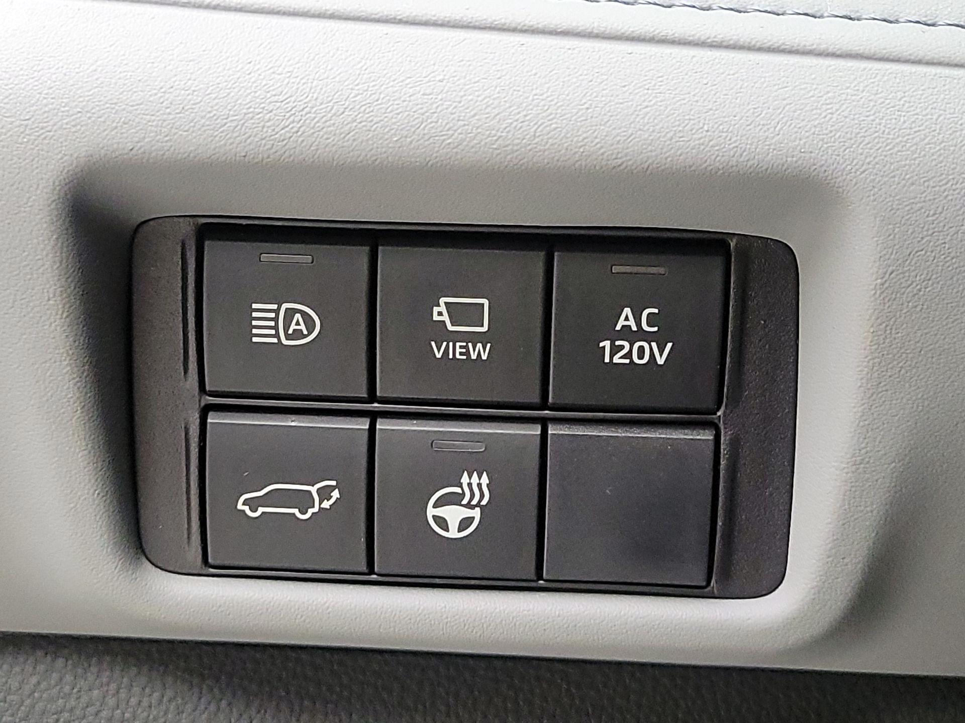 Thumbnail: 2023 Toyota Highlander - 13