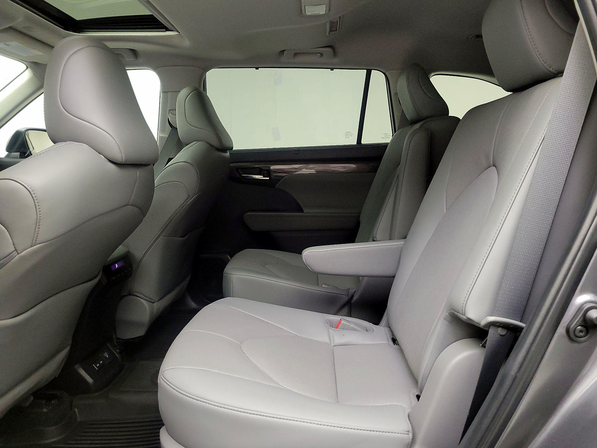 Thumbnail: 2023 Toyota Highlander - 20