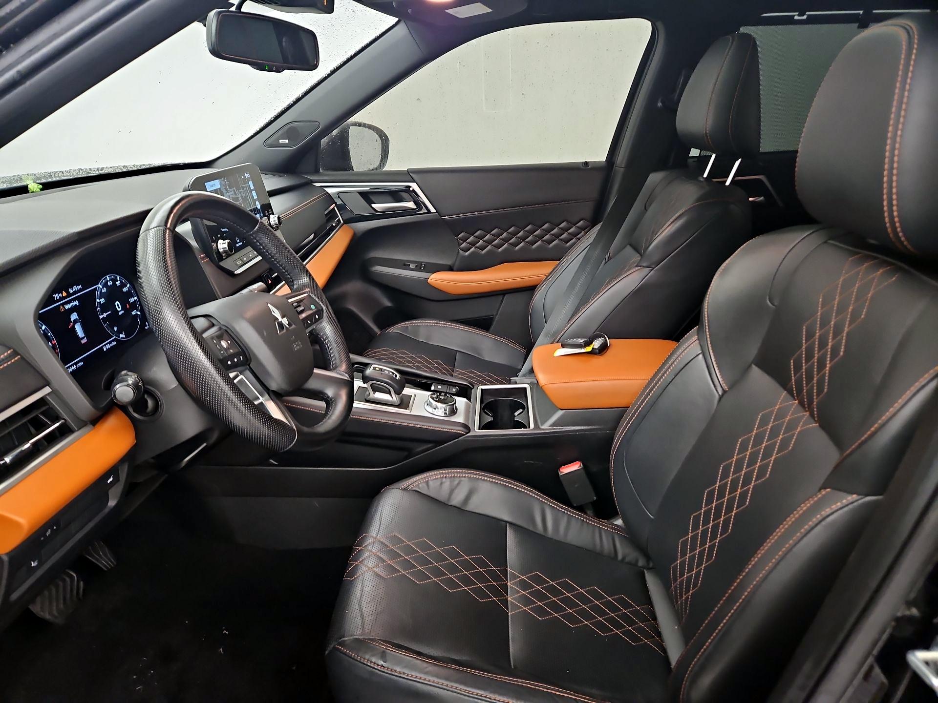 Thumbnail: 2022 Mitsubishi Outlander - 11