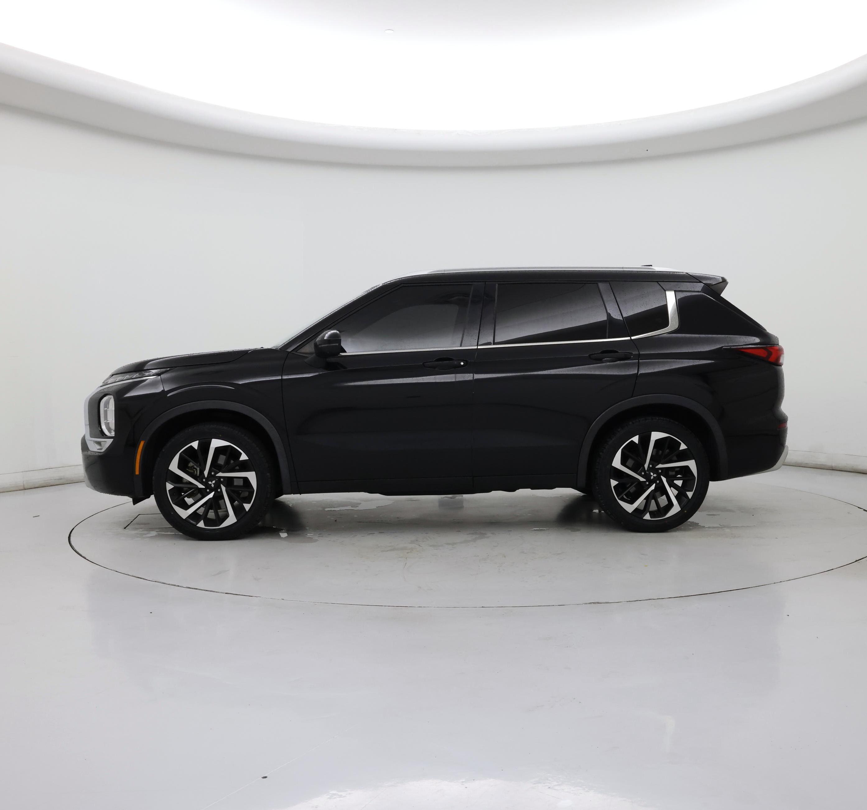 Thumbnail: 2022 Mitsubishi Outlander - 3