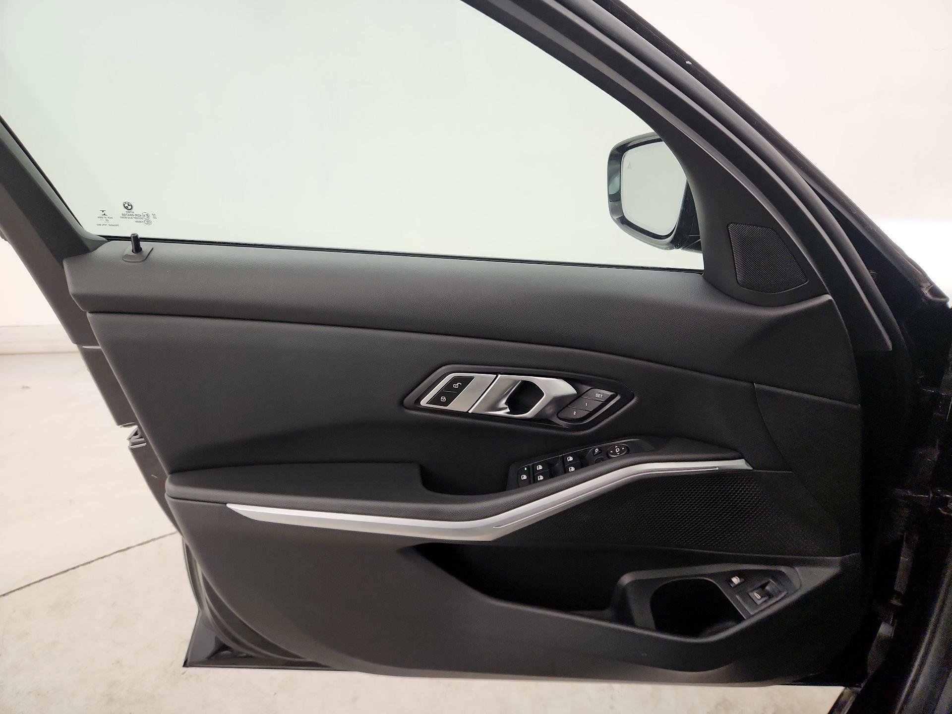 Thumbnail: 2023 BMW 3 Series - 12