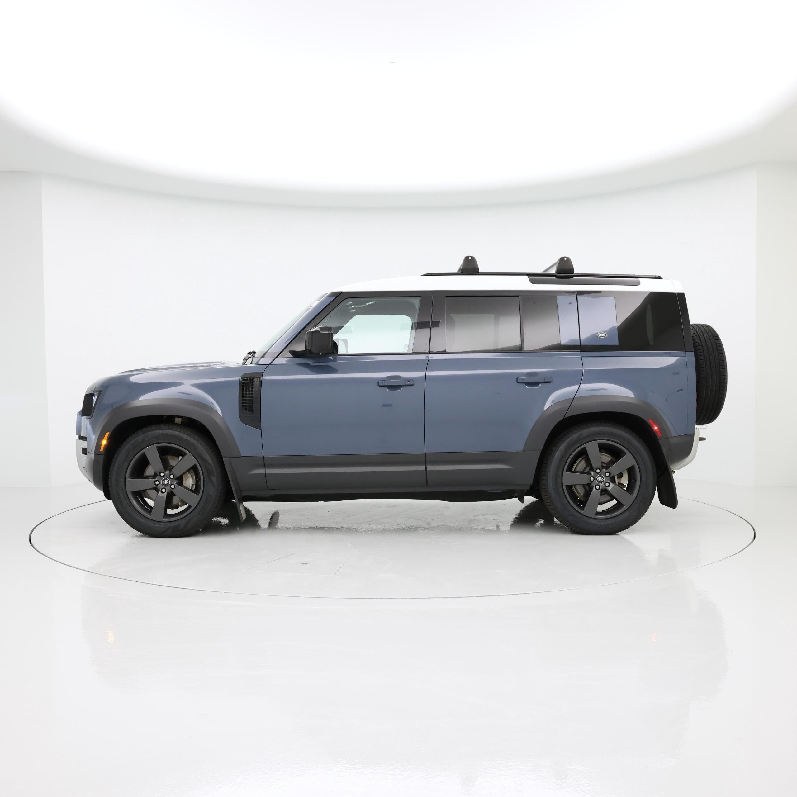 Thumbnail: 2023 Land Rover Defender - 3