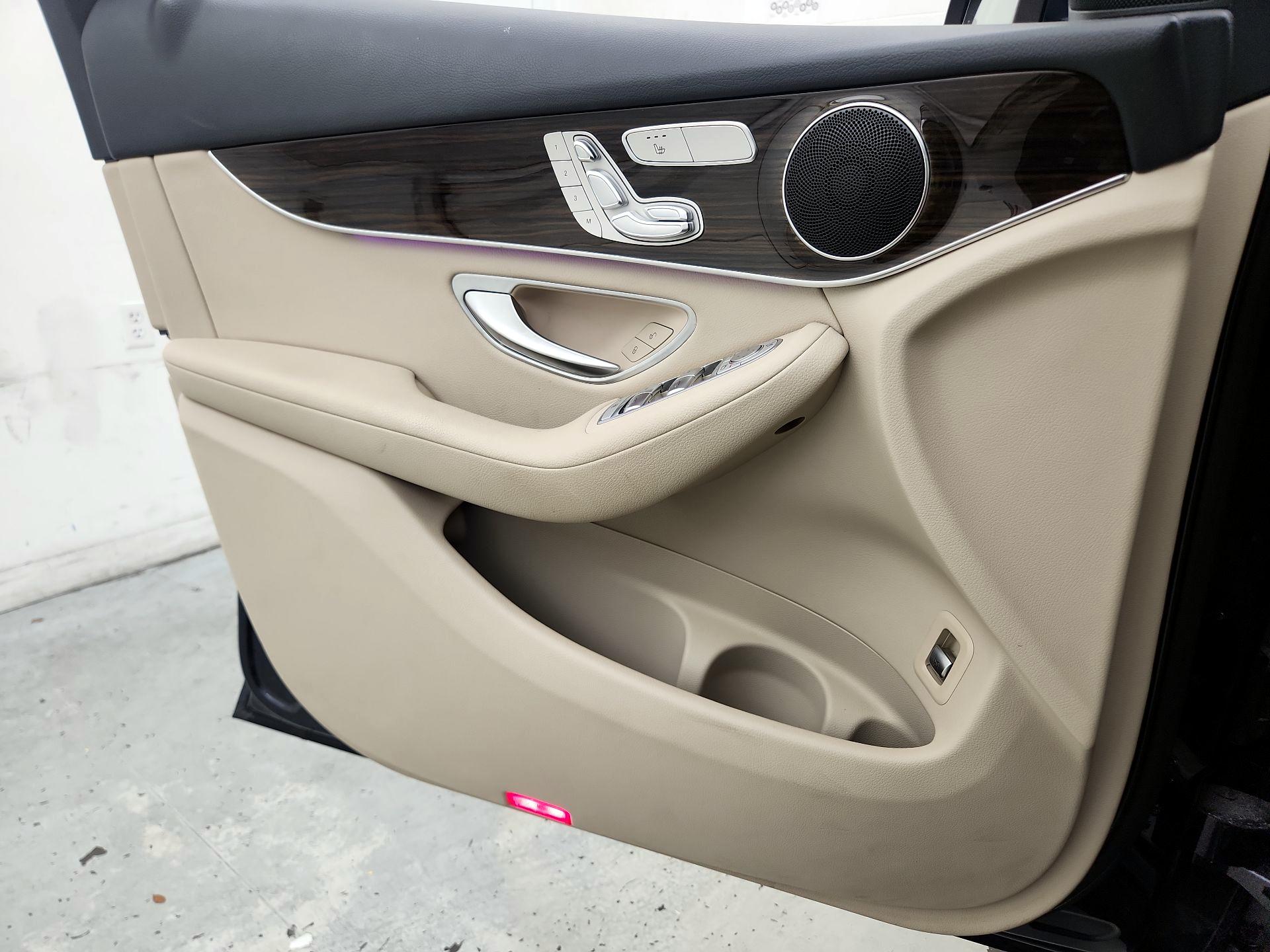 Thumbnail: 2022 Mercedes-Benz GLC - 12