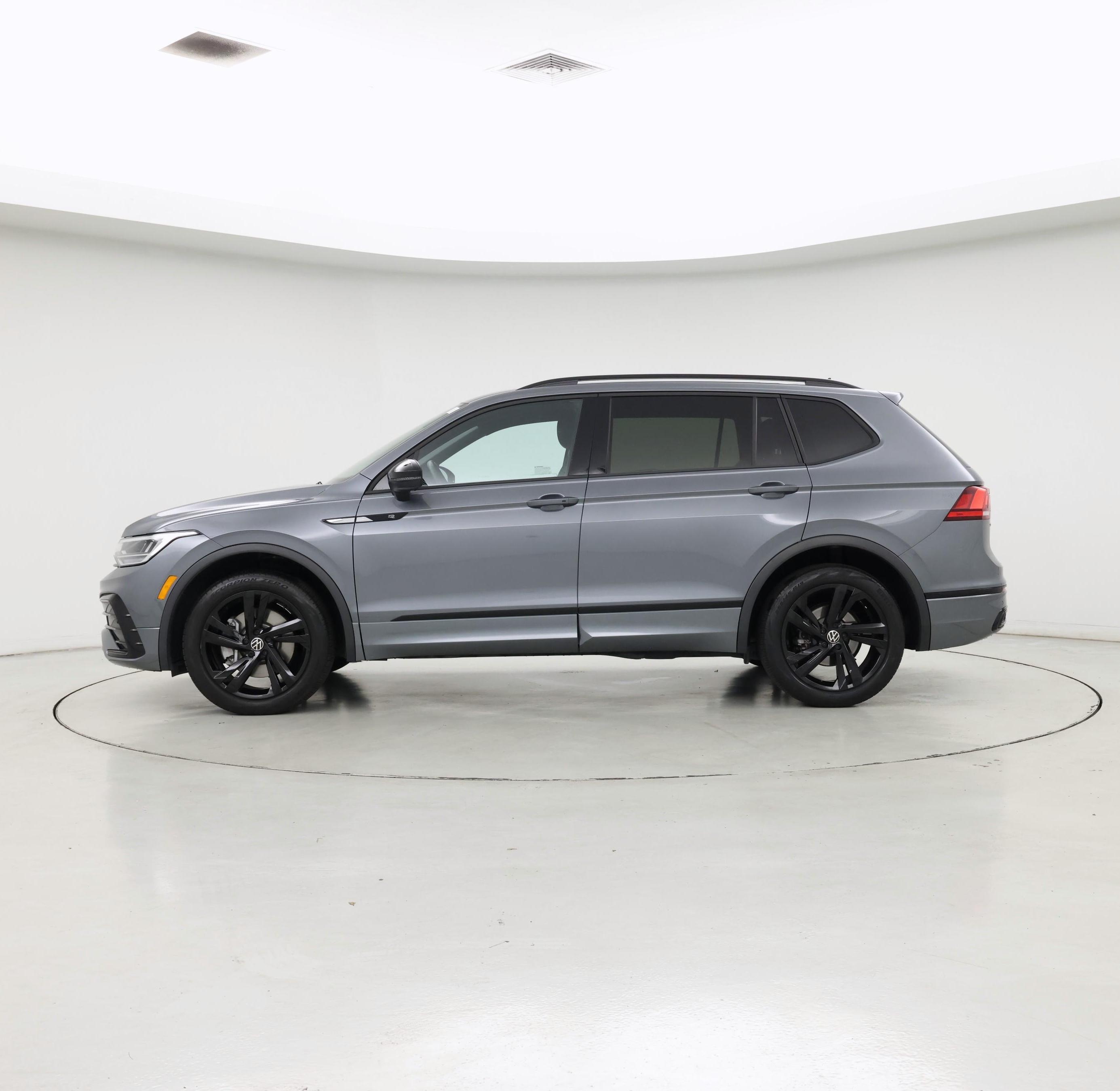 Thumbnail: 2023 Volkswagen Tiguan - 3