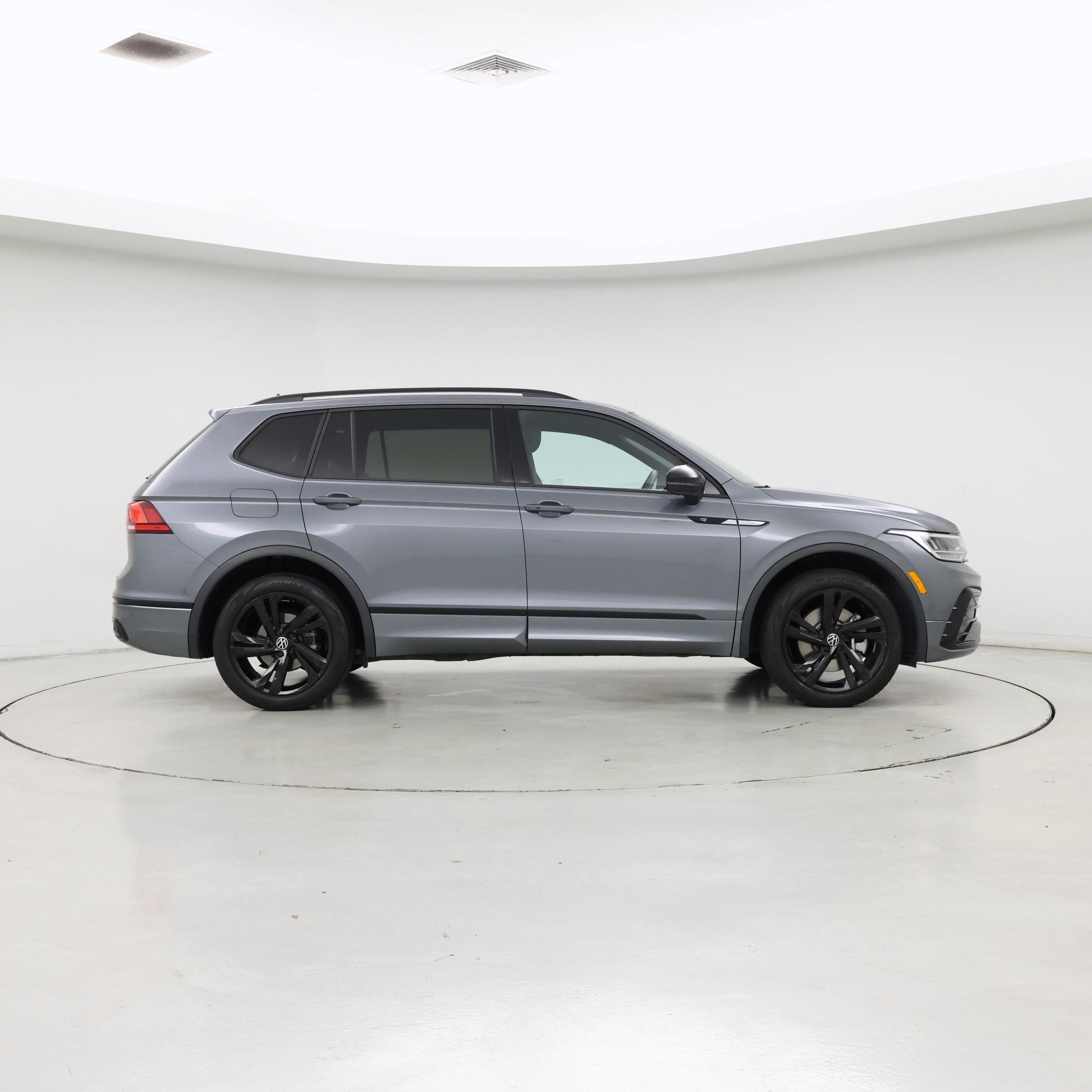 Thumbnail: 2023 Volkswagen Tiguan - 7