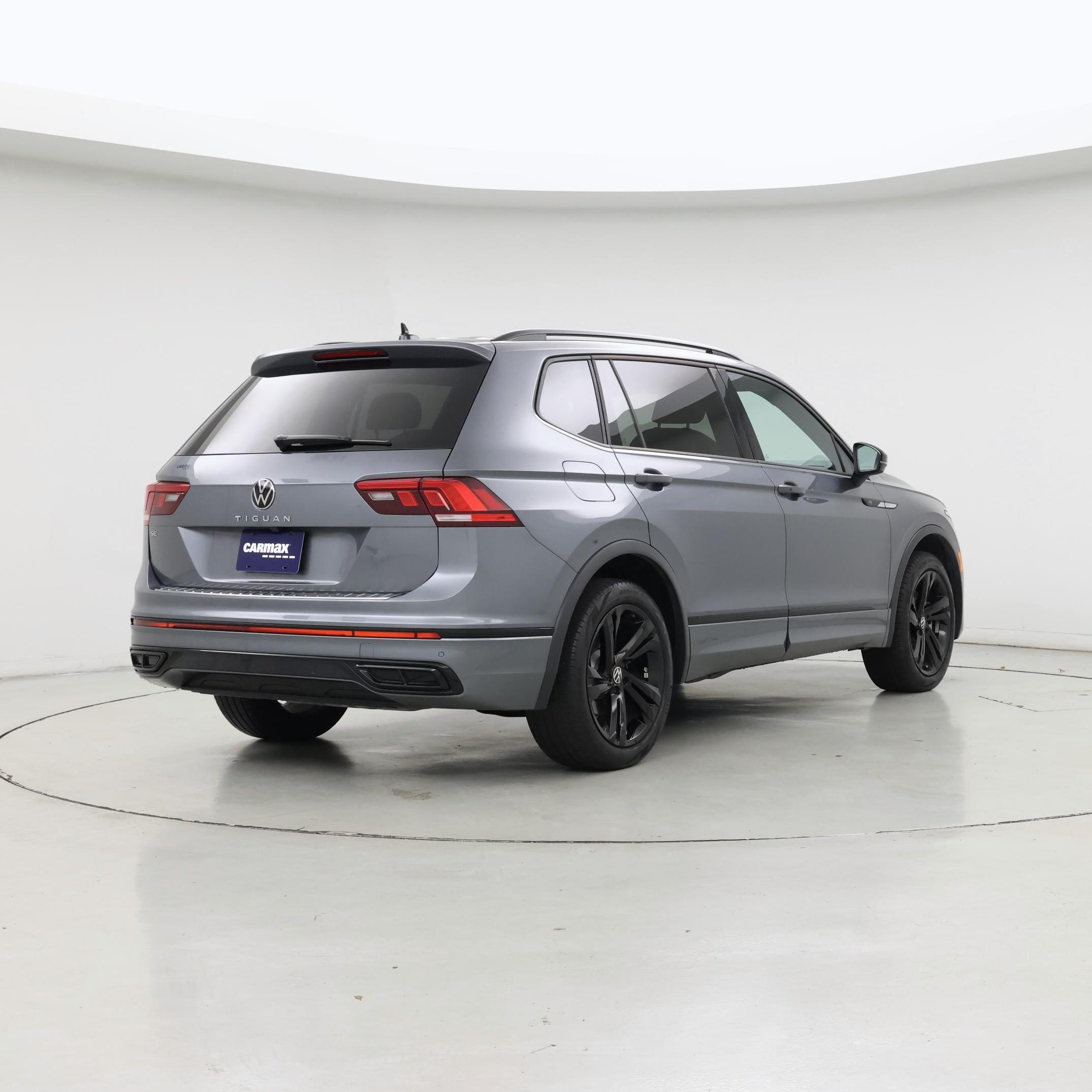 Thumbnail: 2023 Volkswagen Tiguan - 8