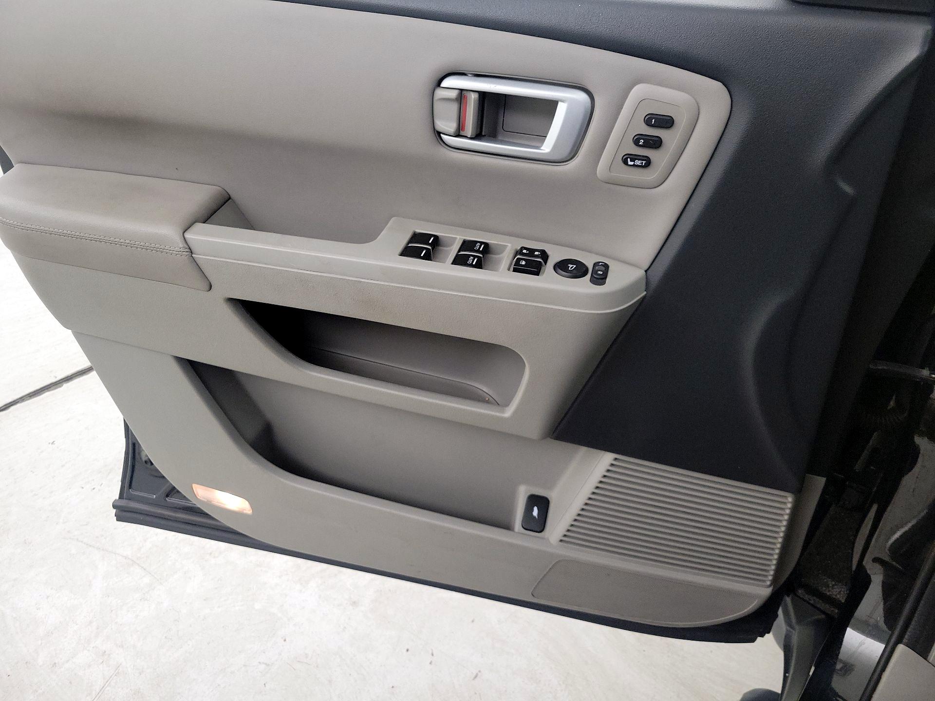 Thumbnail: 2015 Honda Pilot - 12