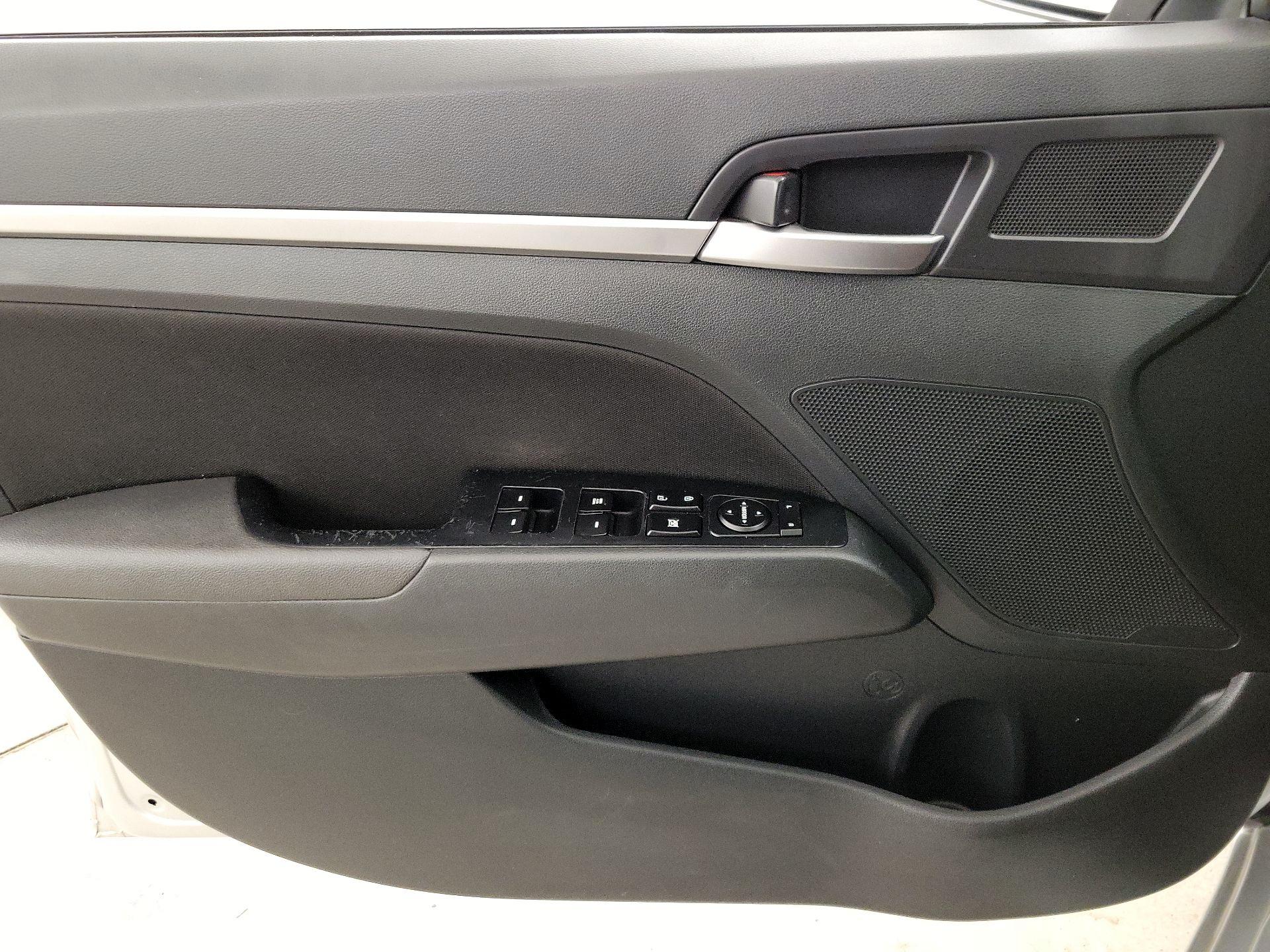 Thumbnail: 2019 Hyundai Elantra - 12