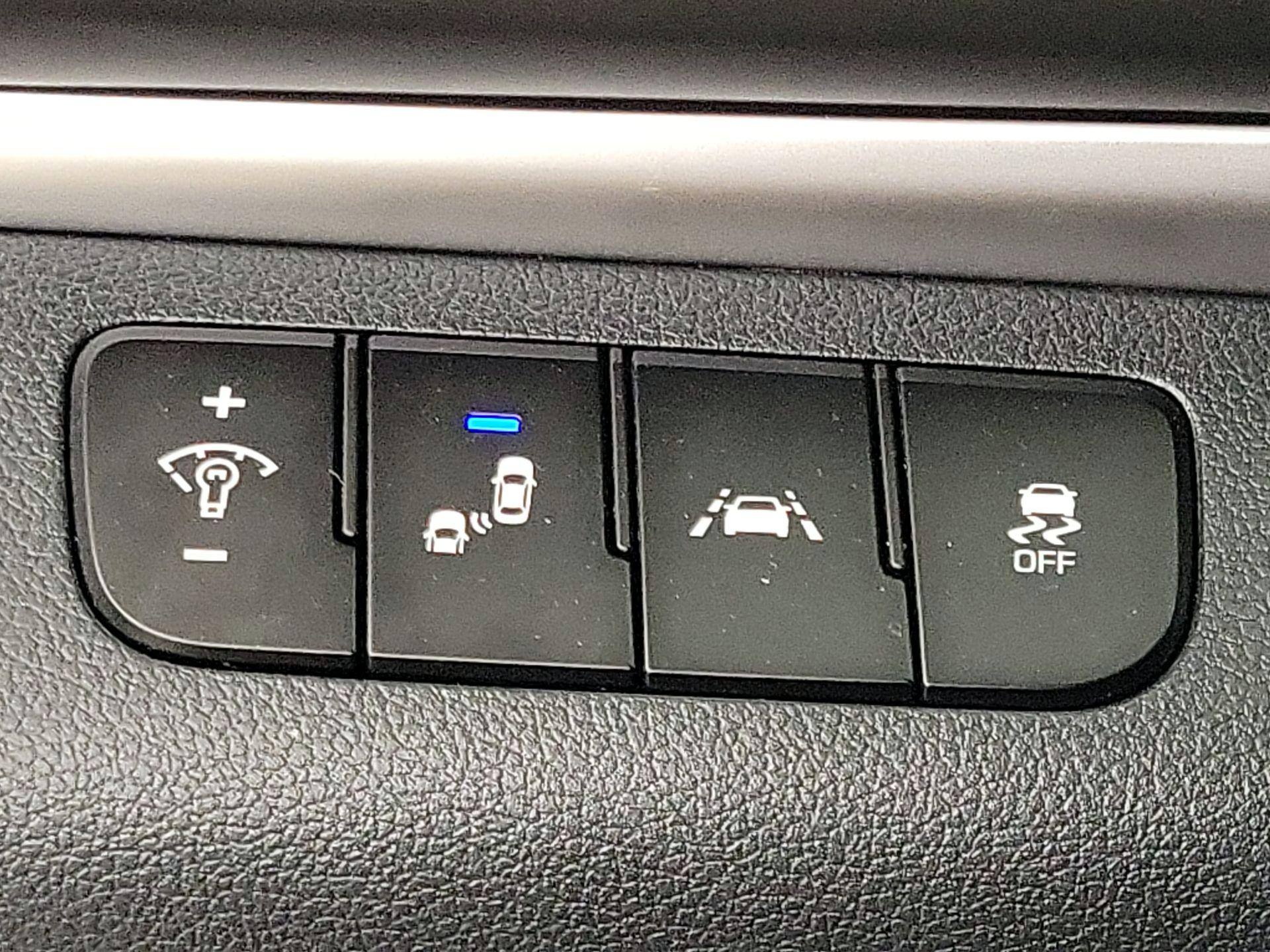 Thumbnail: 2019 Hyundai Elantra - 13
