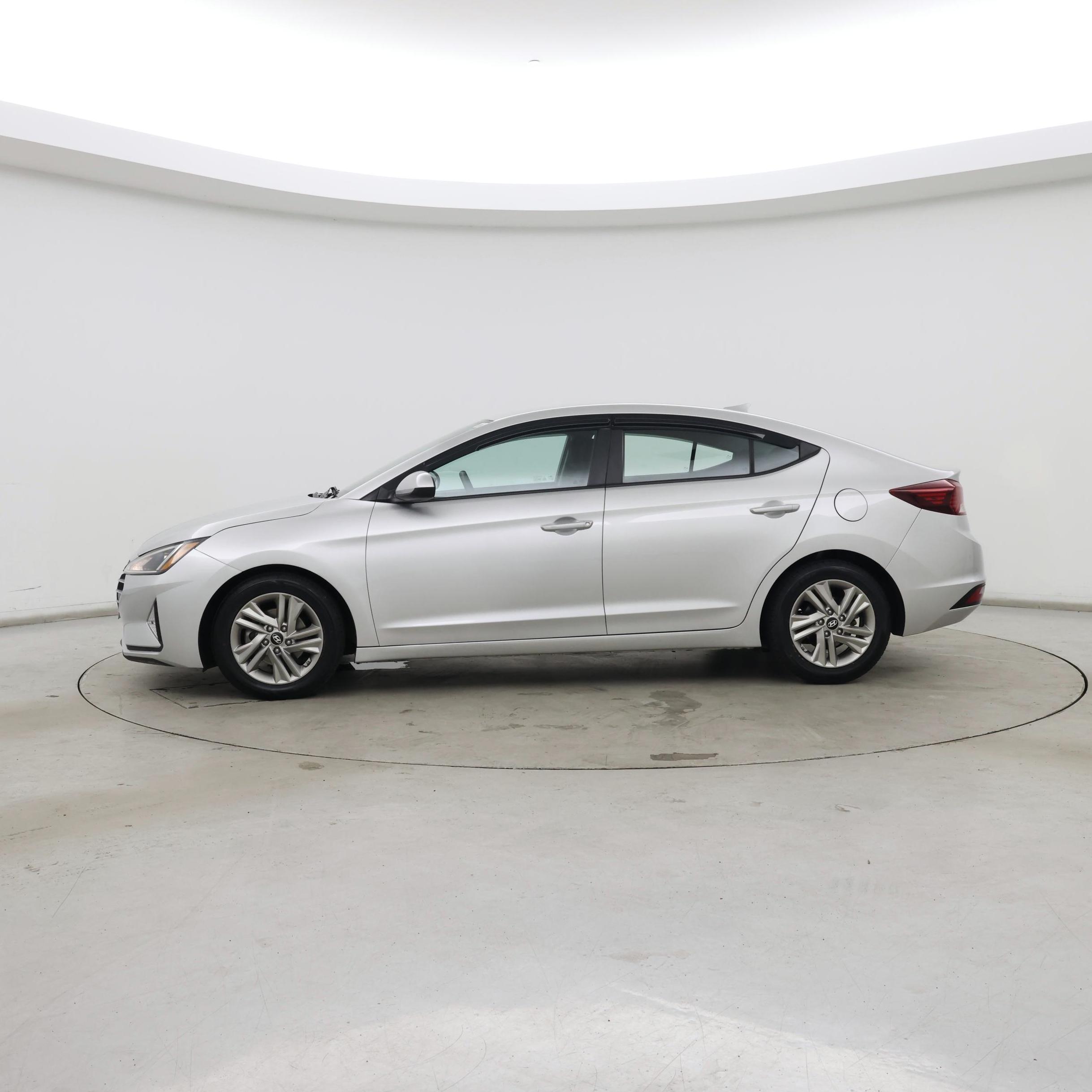 Thumbnail: 2019 Hyundai Elantra - 3