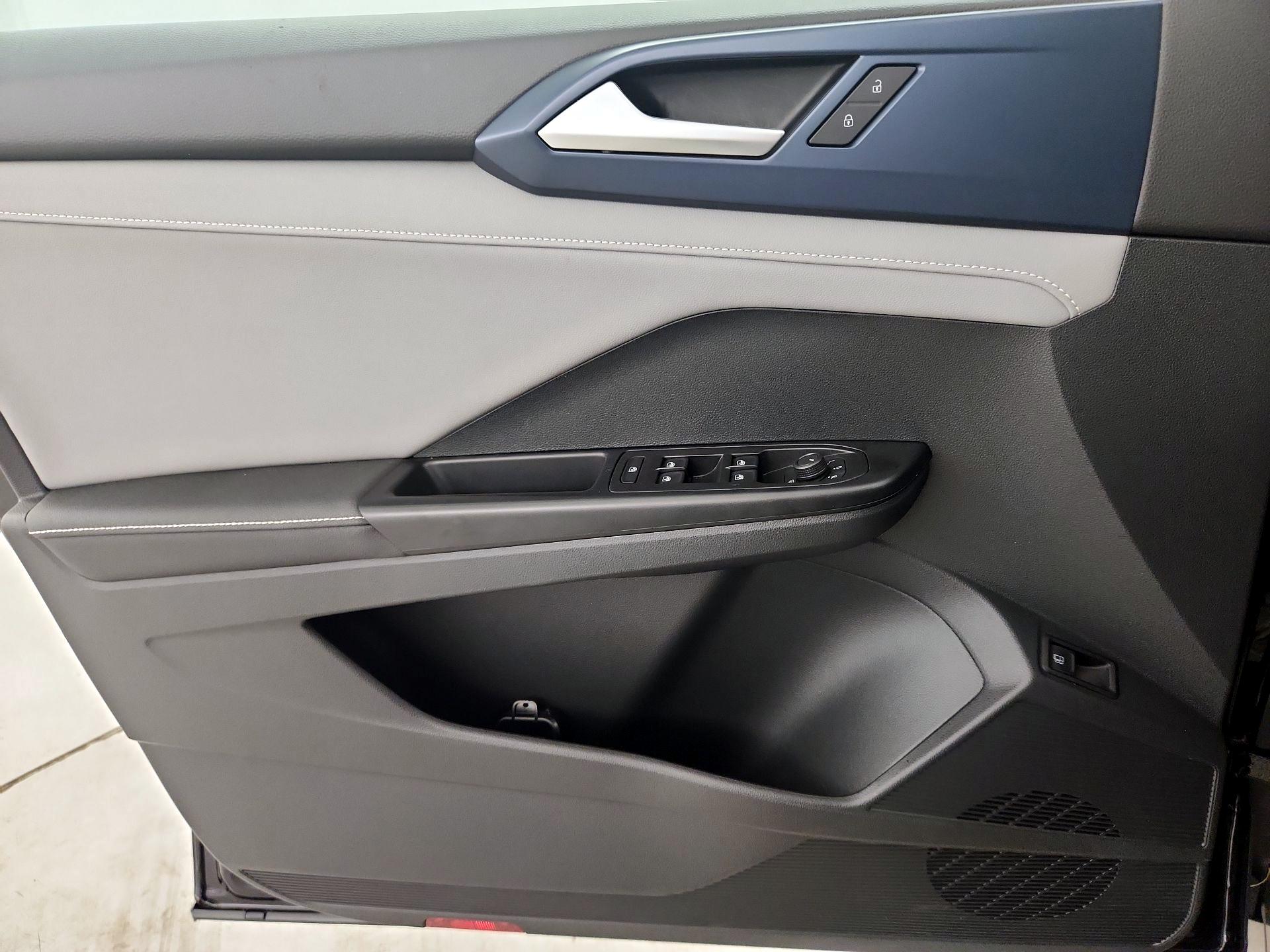 Thumbnail: 2024 Volkswagen Taos - 12