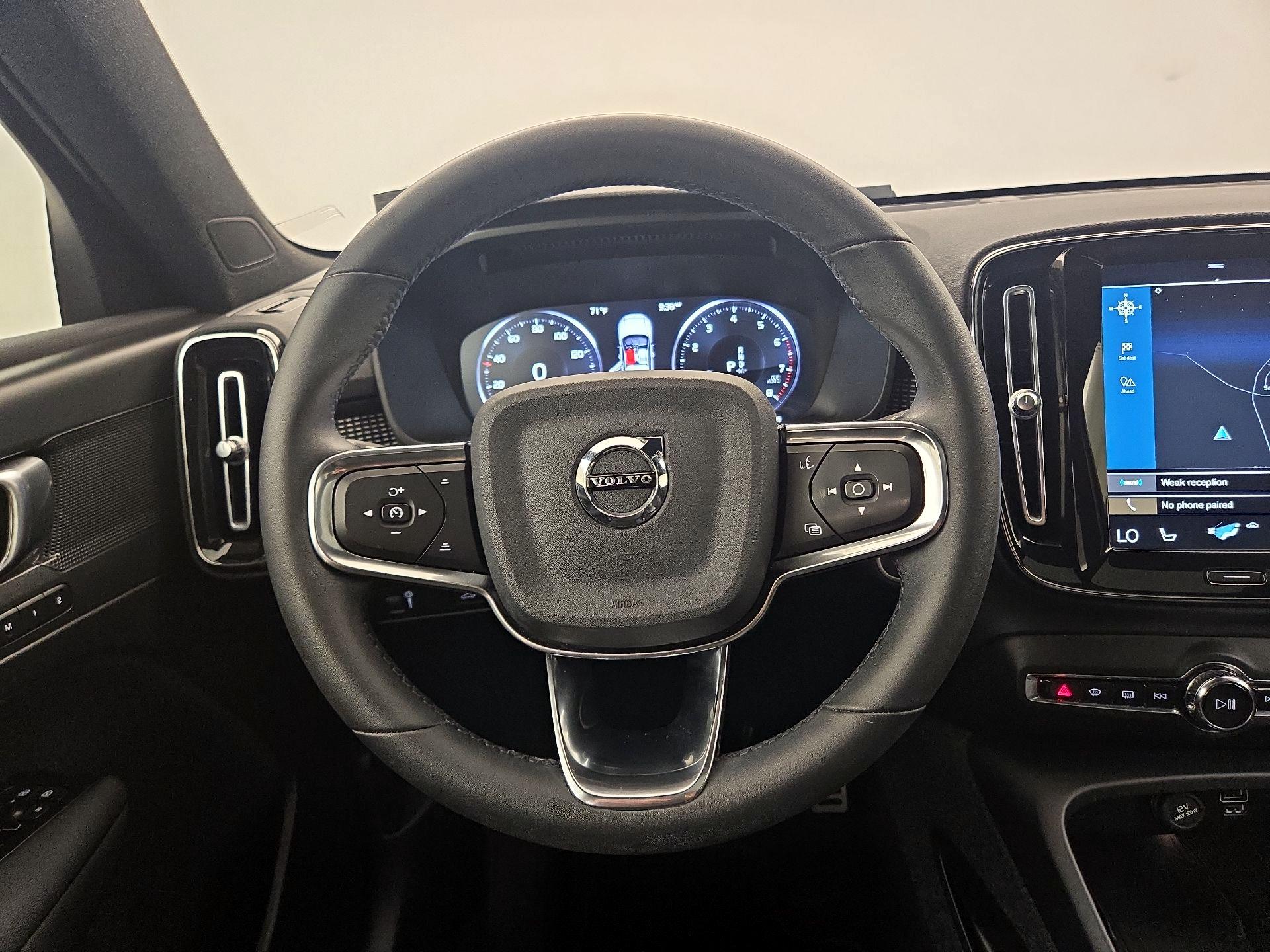 Thumbnail: 2022 Volvo XC40 - 10