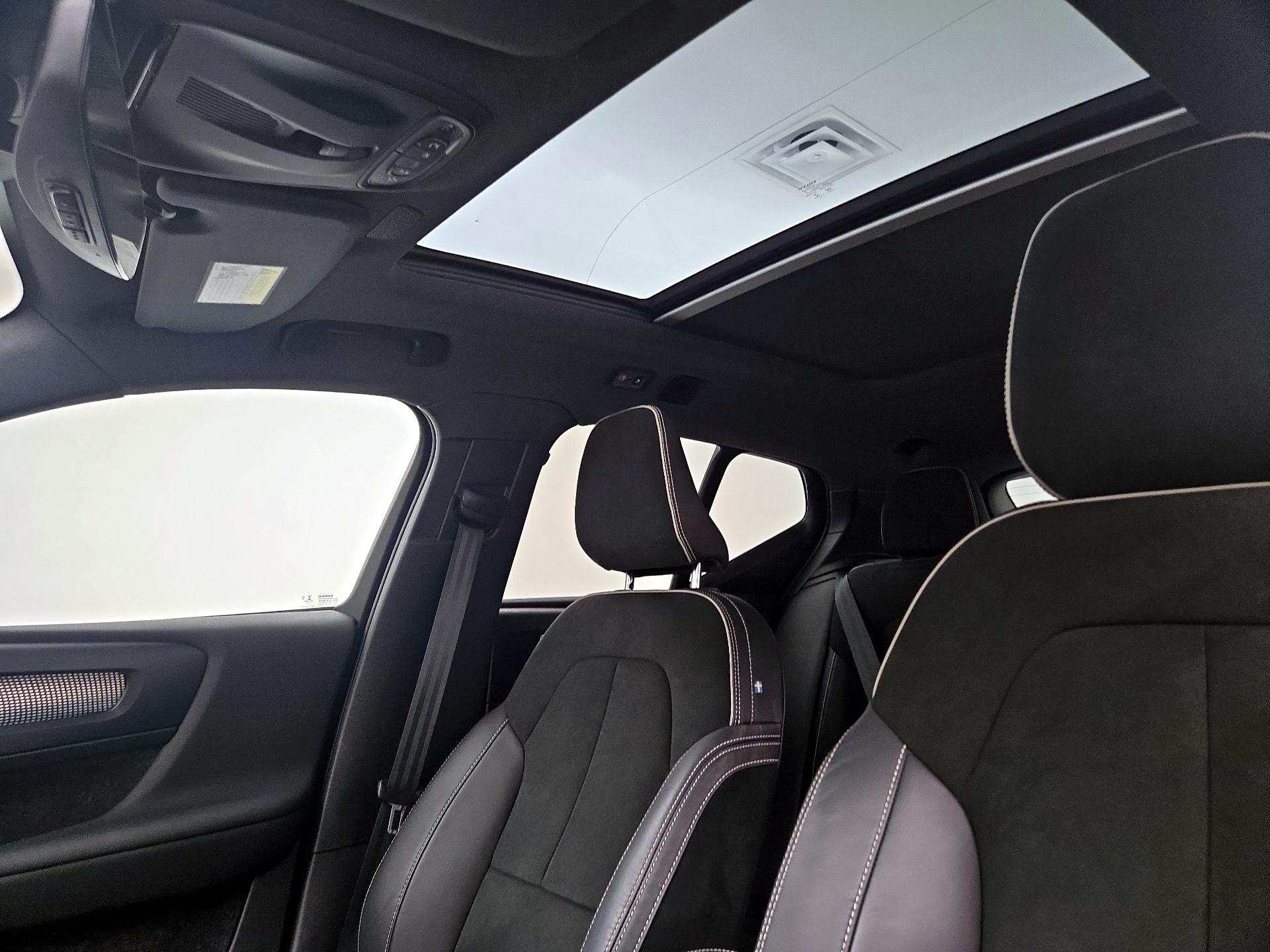 Thumbnail: 2022 Volvo XC40 - 20