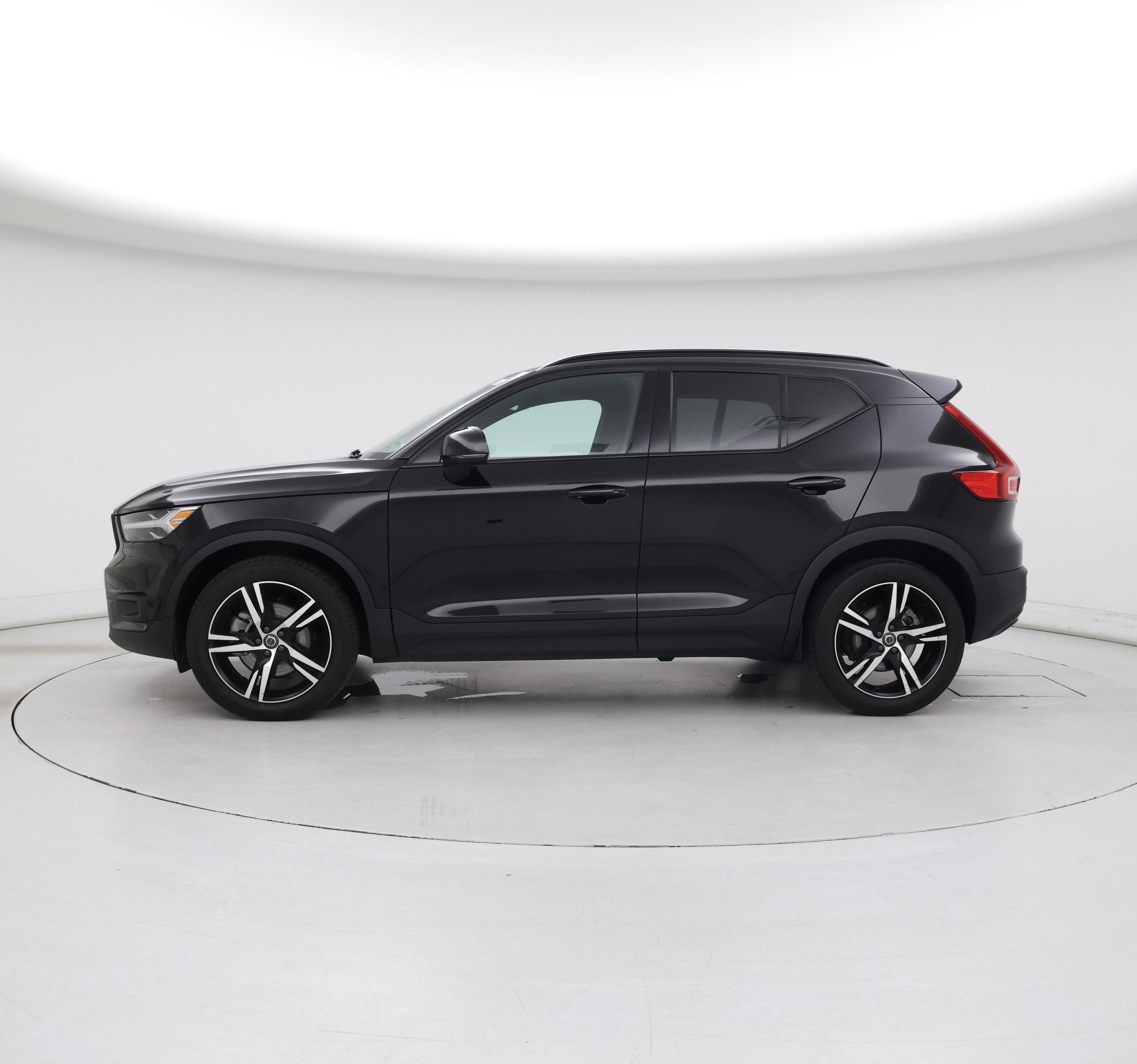 Thumbnail: 2022 Volvo XC40 - 3