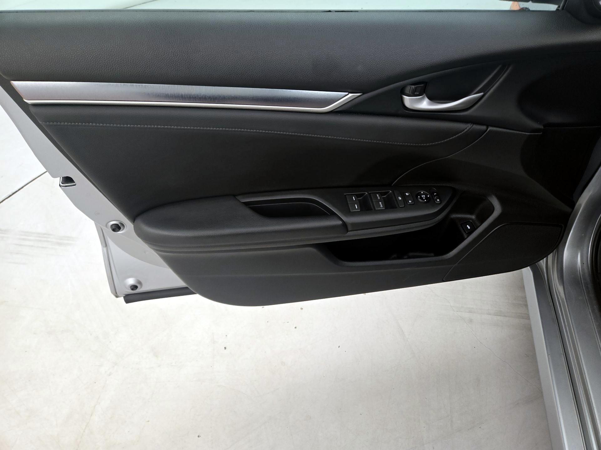 Thumbnail: 2016 Honda Civic - 12