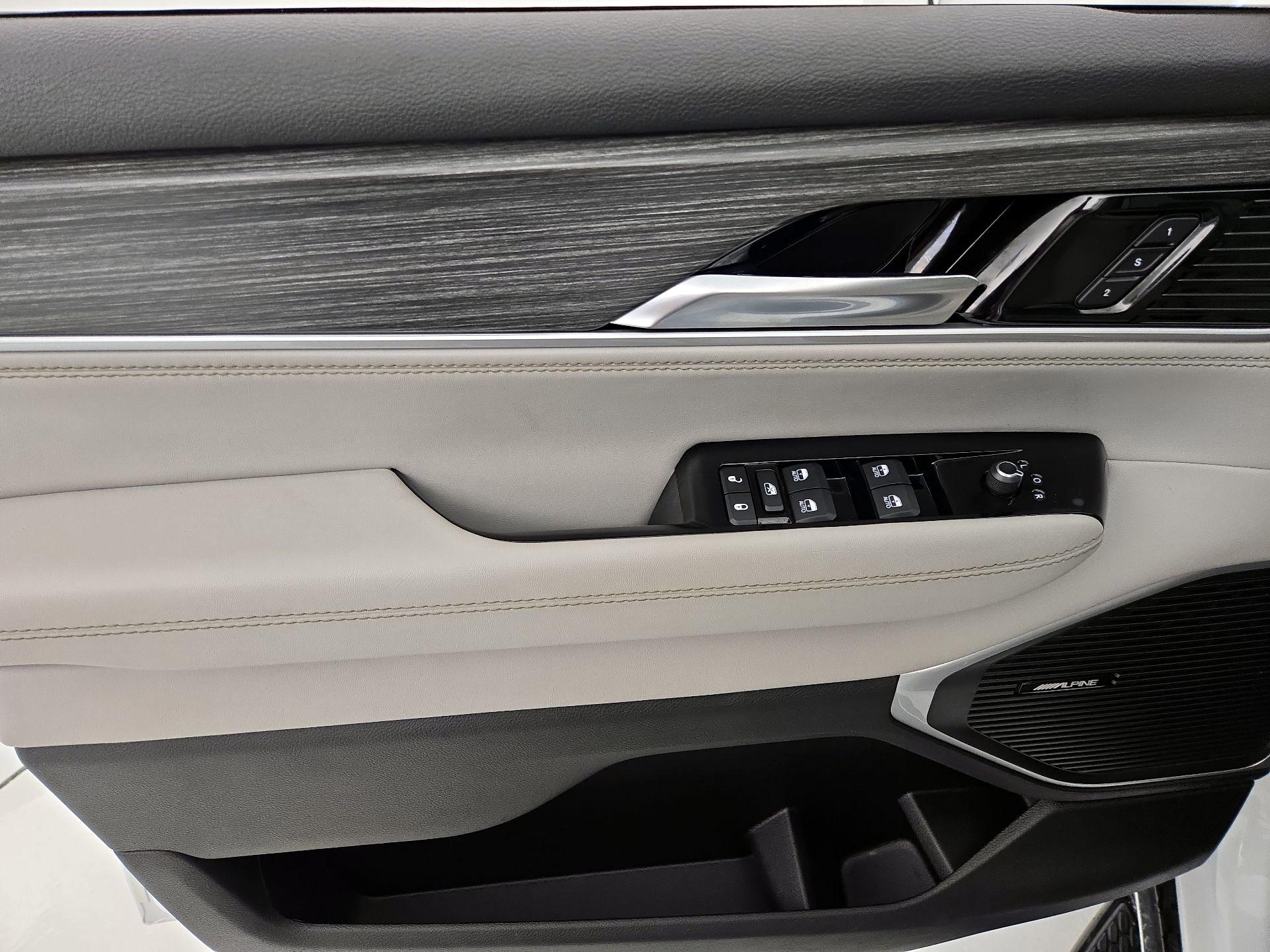 Thumbnail: 2023 Jeep Wagoneer - 12