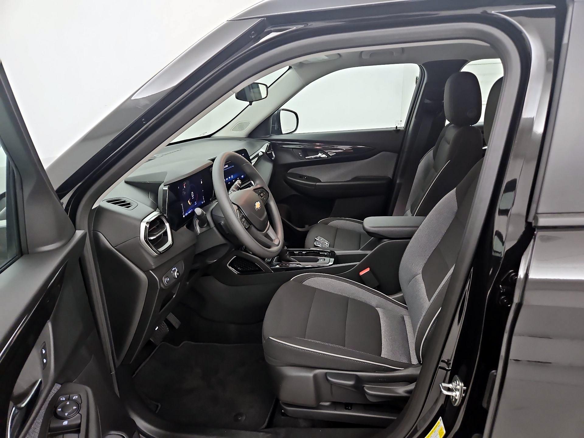 Thumbnail: 2026 Chevrolet TrailBlazer - 11