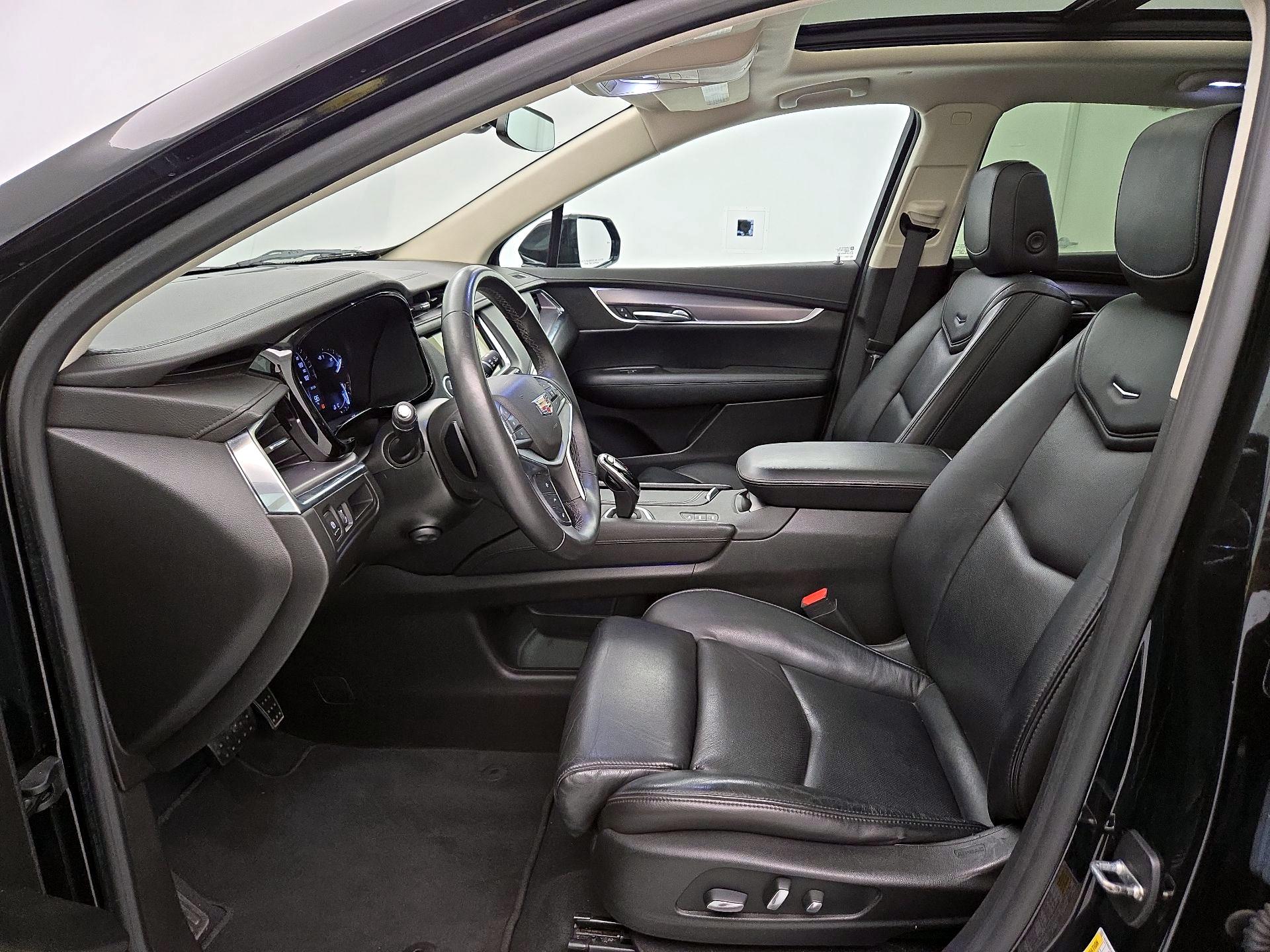 Thumbnail: 2017 Cadillac XT5 - 11