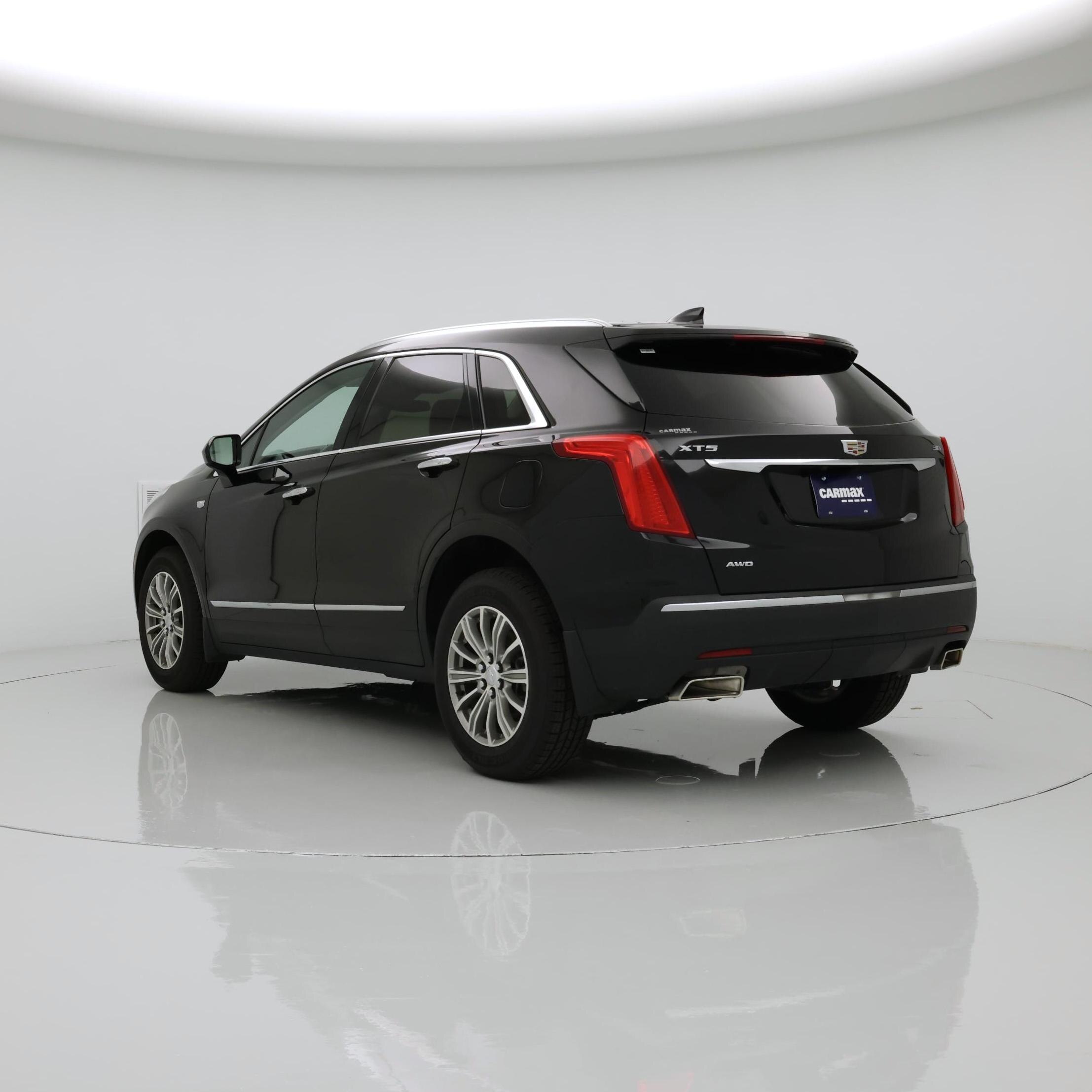 Thumbnail: 2017 Cadillac XT5 - 2