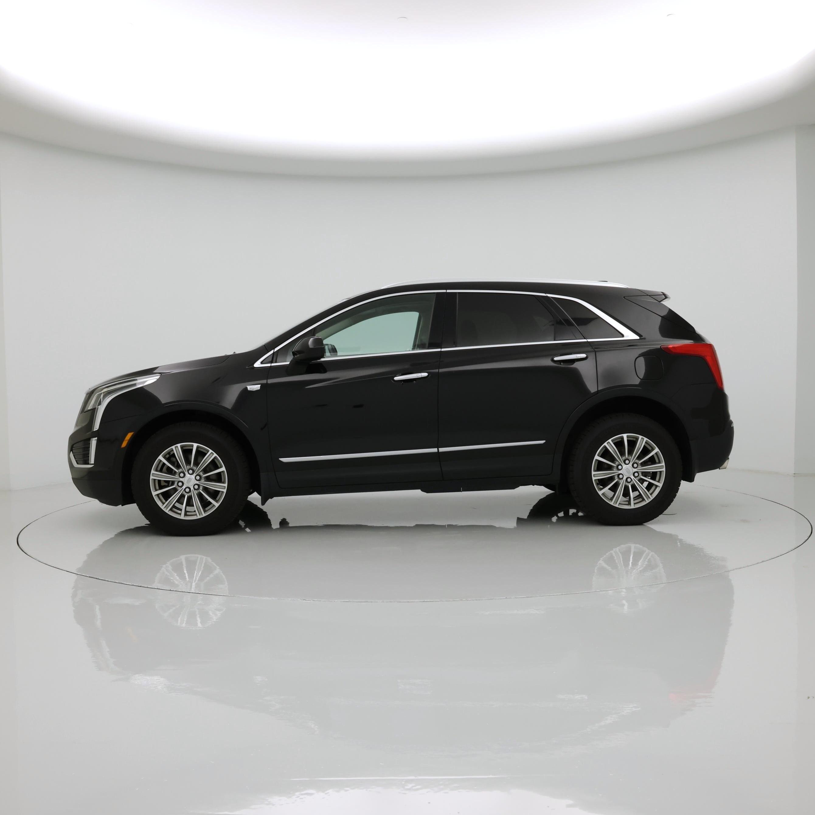 Thumbnail: 2017 Cadillac XT5 - 3