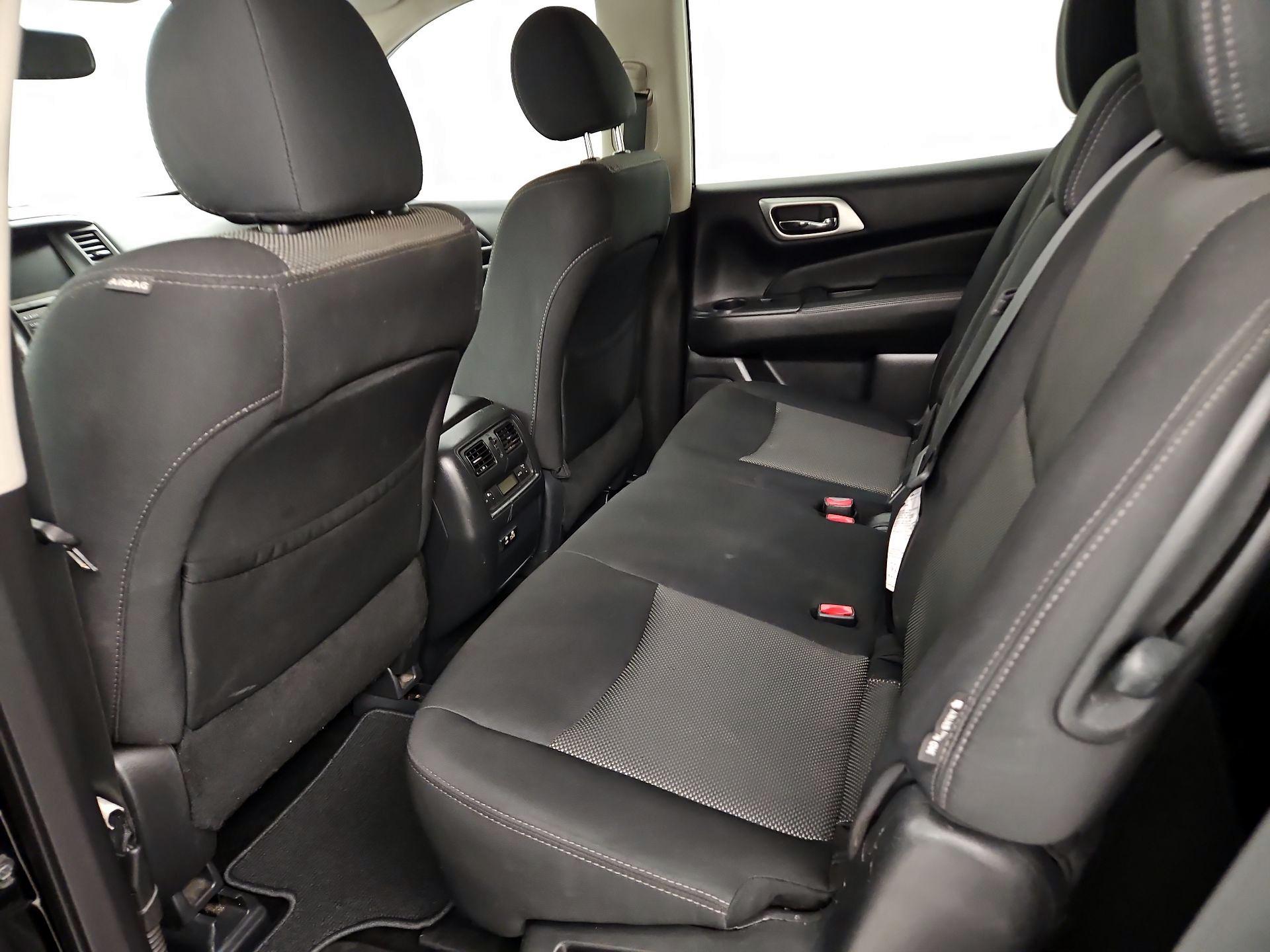 Thumbnail: 2019 Nissan Pathfinder - 19