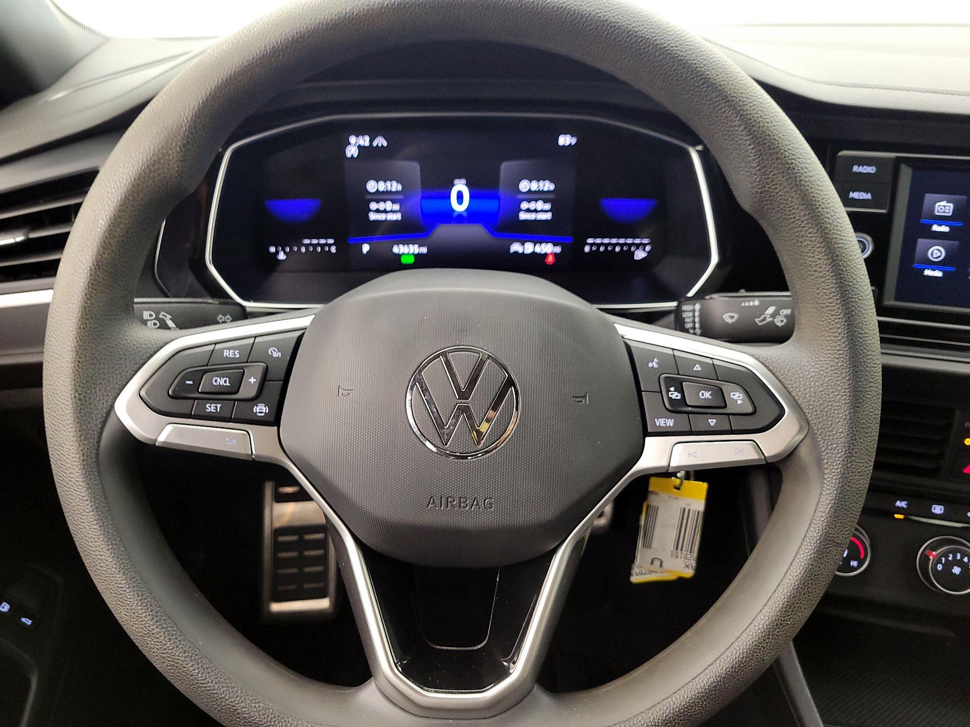 Thumbnail: 2023 Volkswagen Jetta - 10