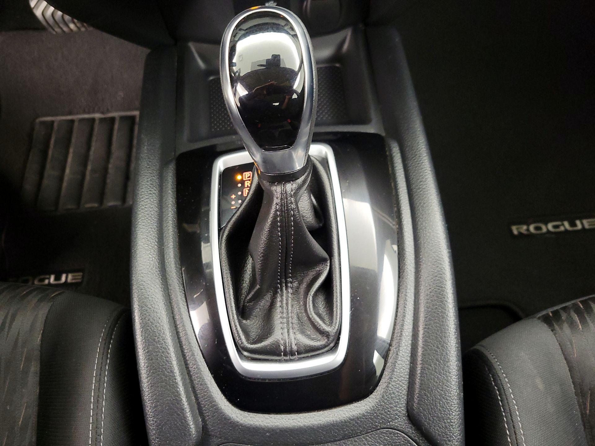 Thumbnail: 2019 Nissan Rogue - 17