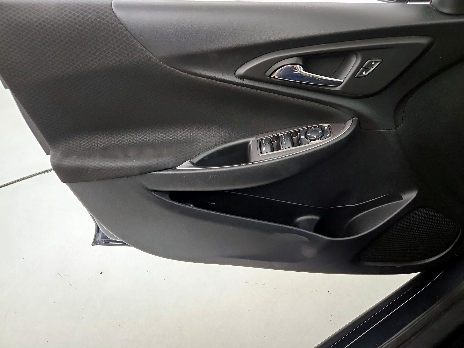Thumbnail: 2020 Chevrolet Malibu - 12