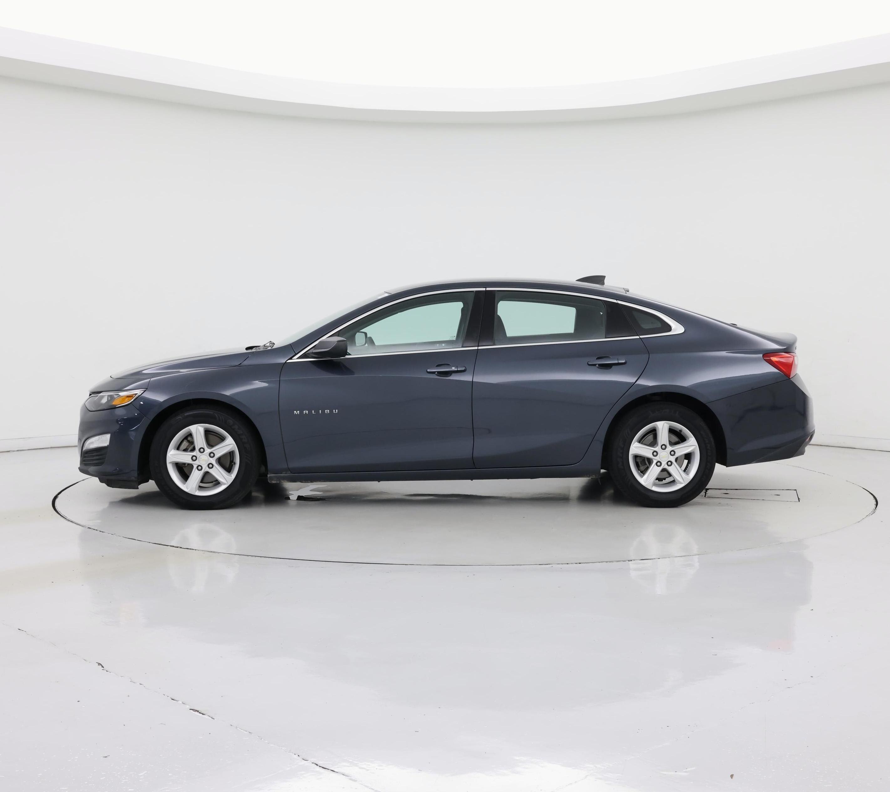 Thumbnail: 2020 Chevrolet Malibu - 3