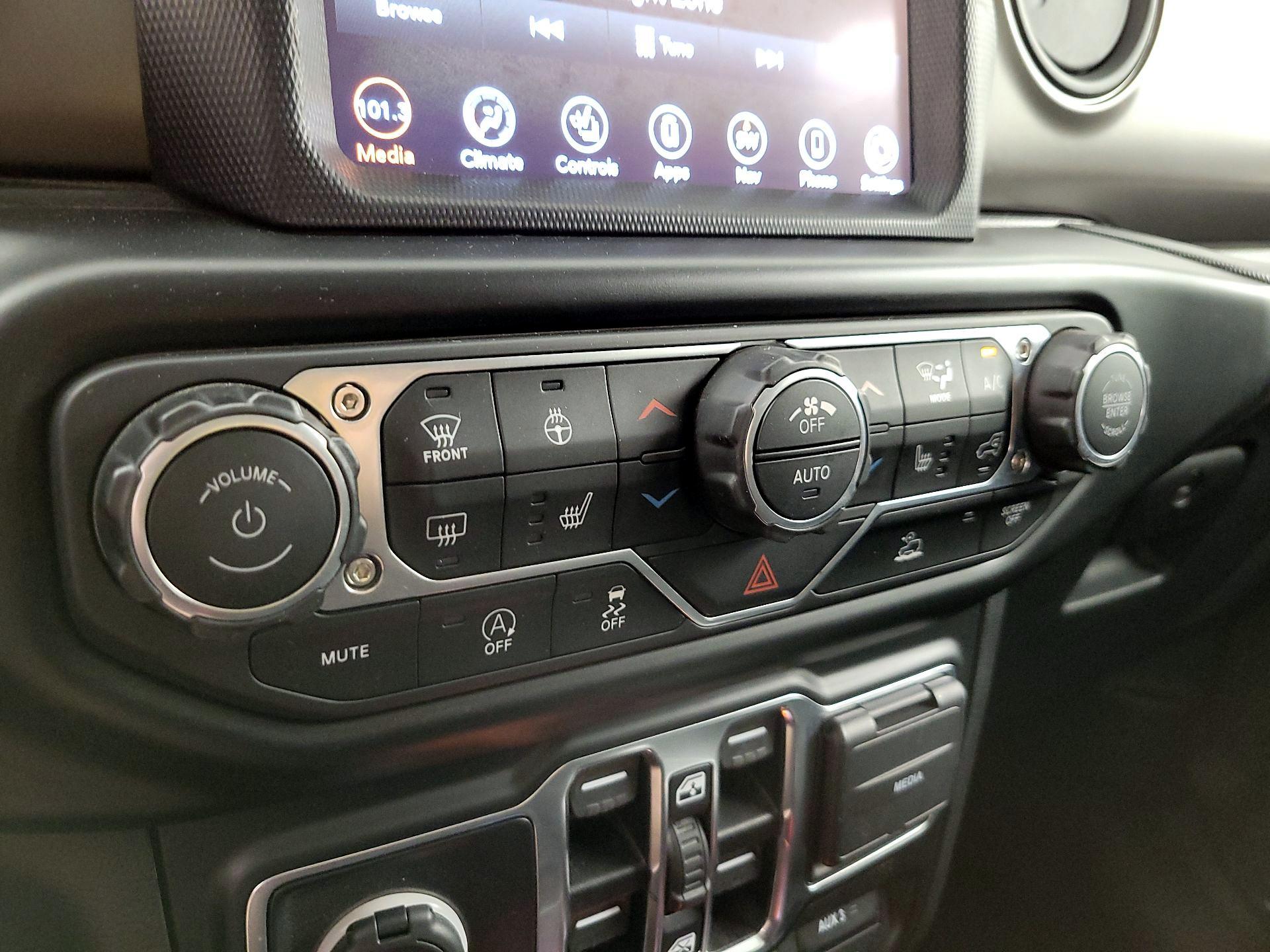 Thumbnail: 2022 Jeep Wrangler - 17