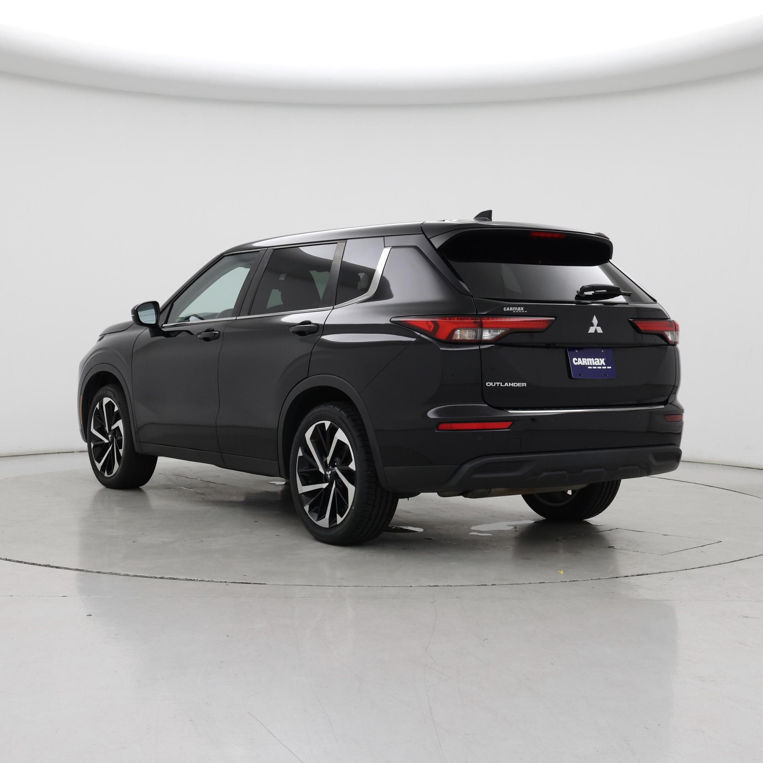 Thumbnail: 2022 Mitsubishi Outlander - 2