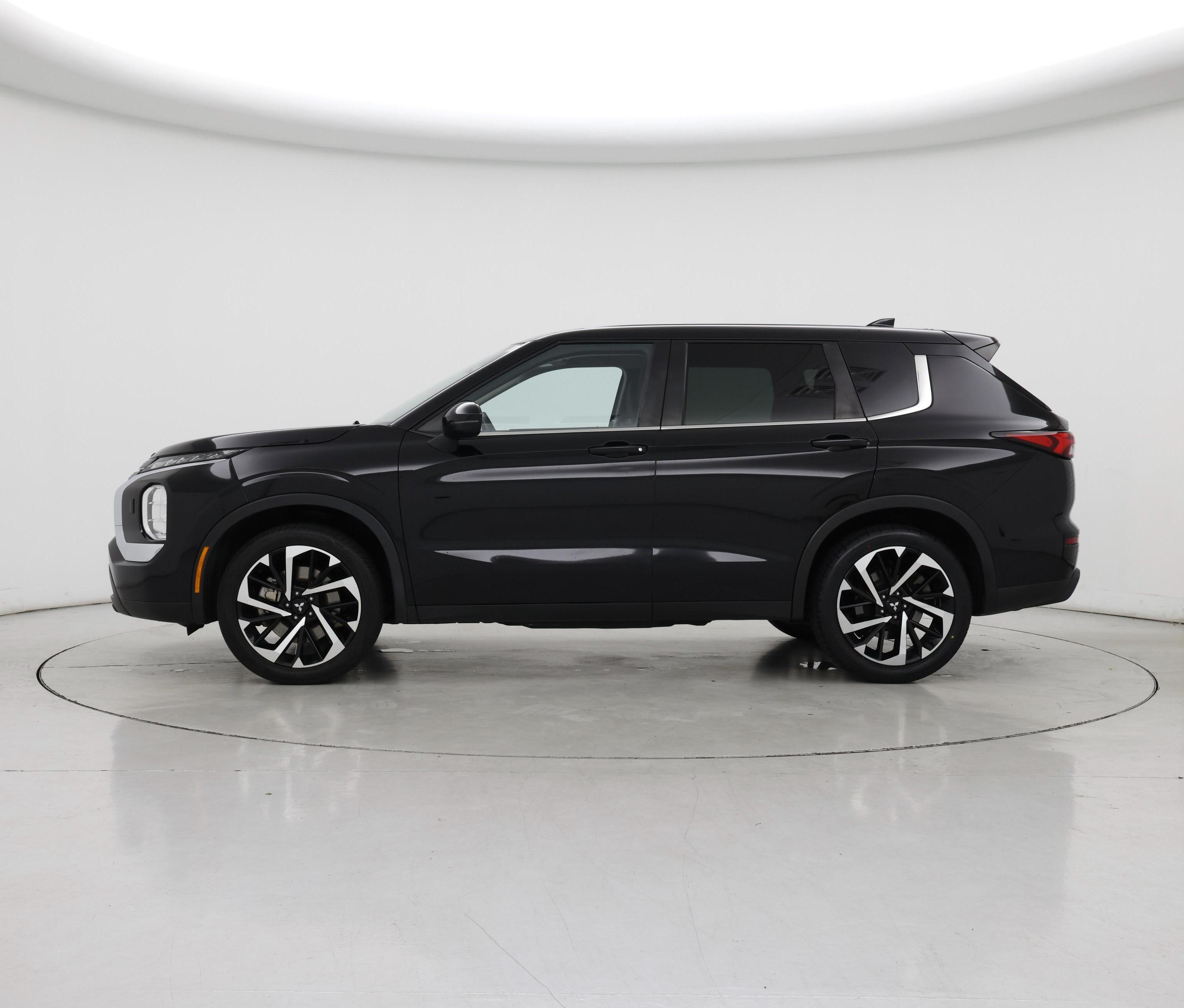 Thumbnail: 2022 Mitsubishi Outlander - 3
