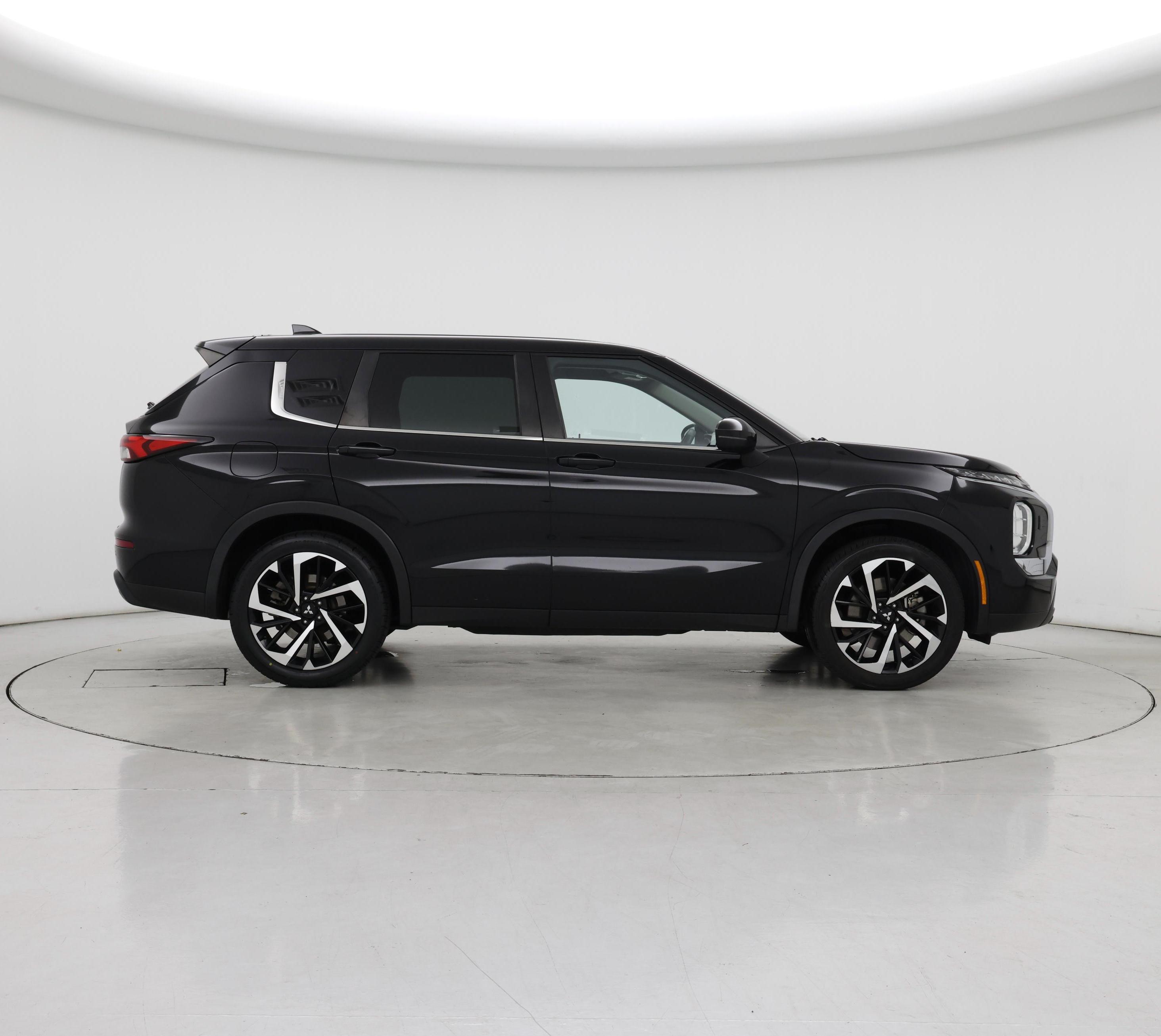 Thumbnail: 2022 Mitsubishi Outlander - 7