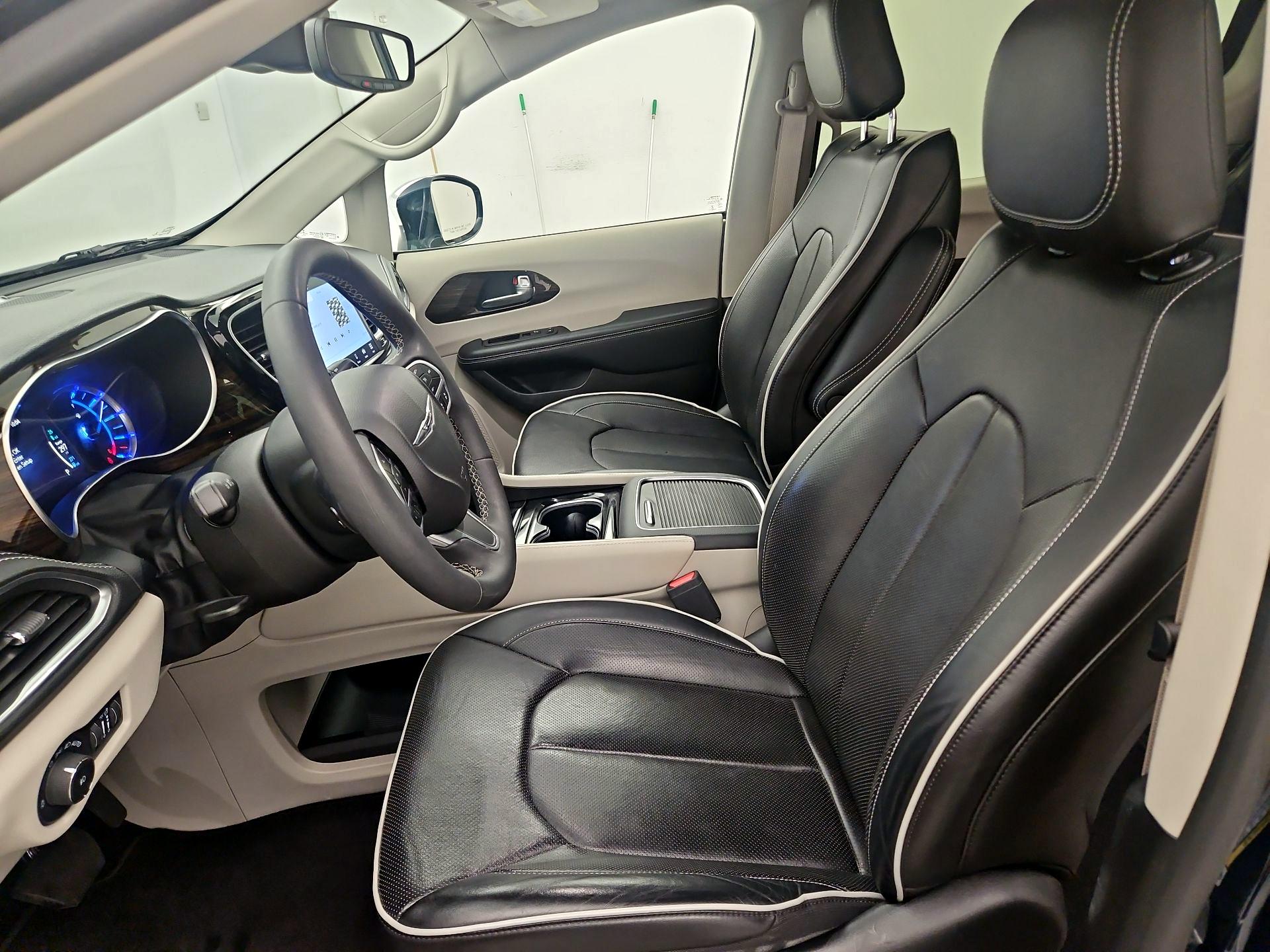 Thumbnail: 2022 Chrysler Pacifica - 11