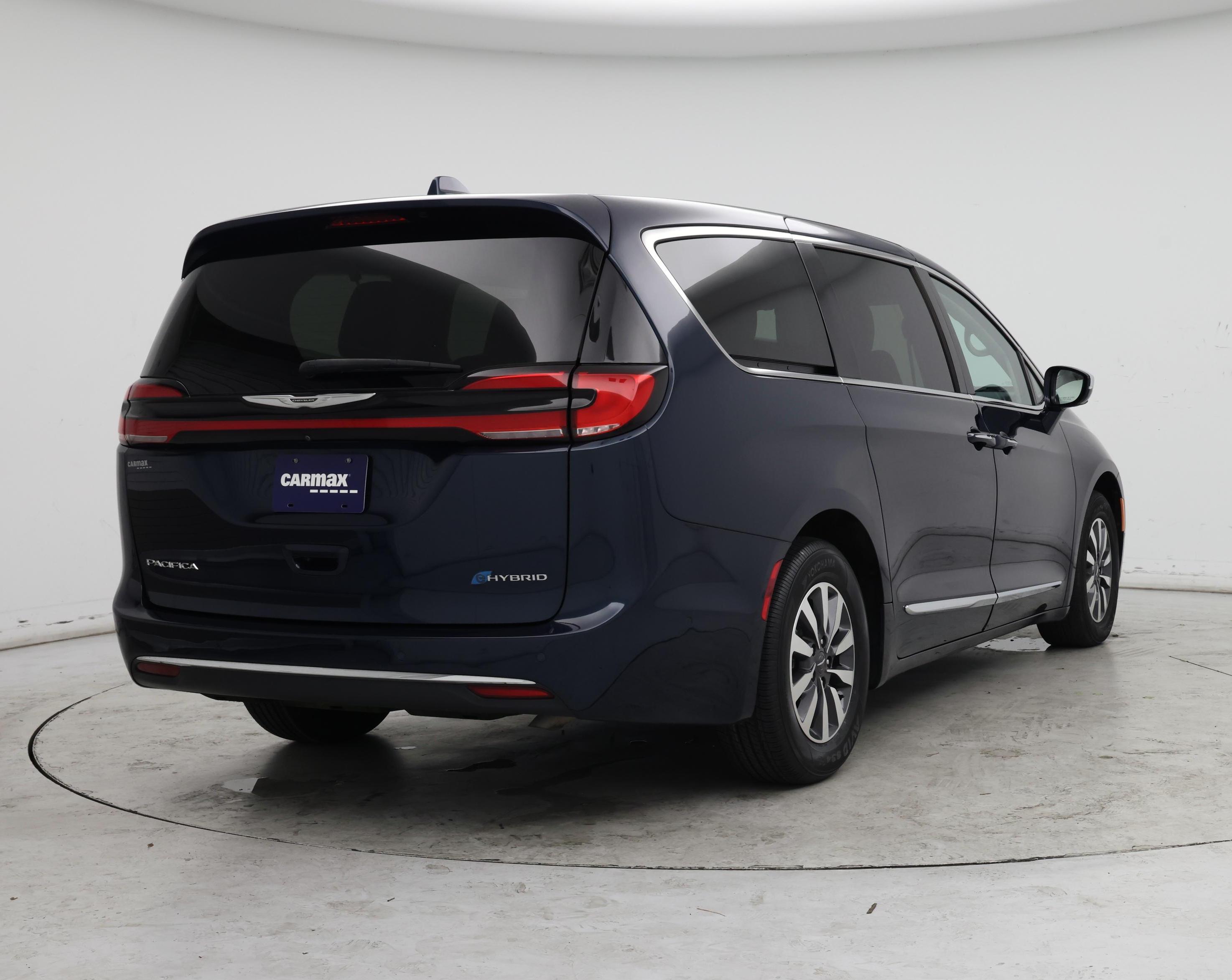 Thumbnail: 2022 Chrysler Pacifica - 8