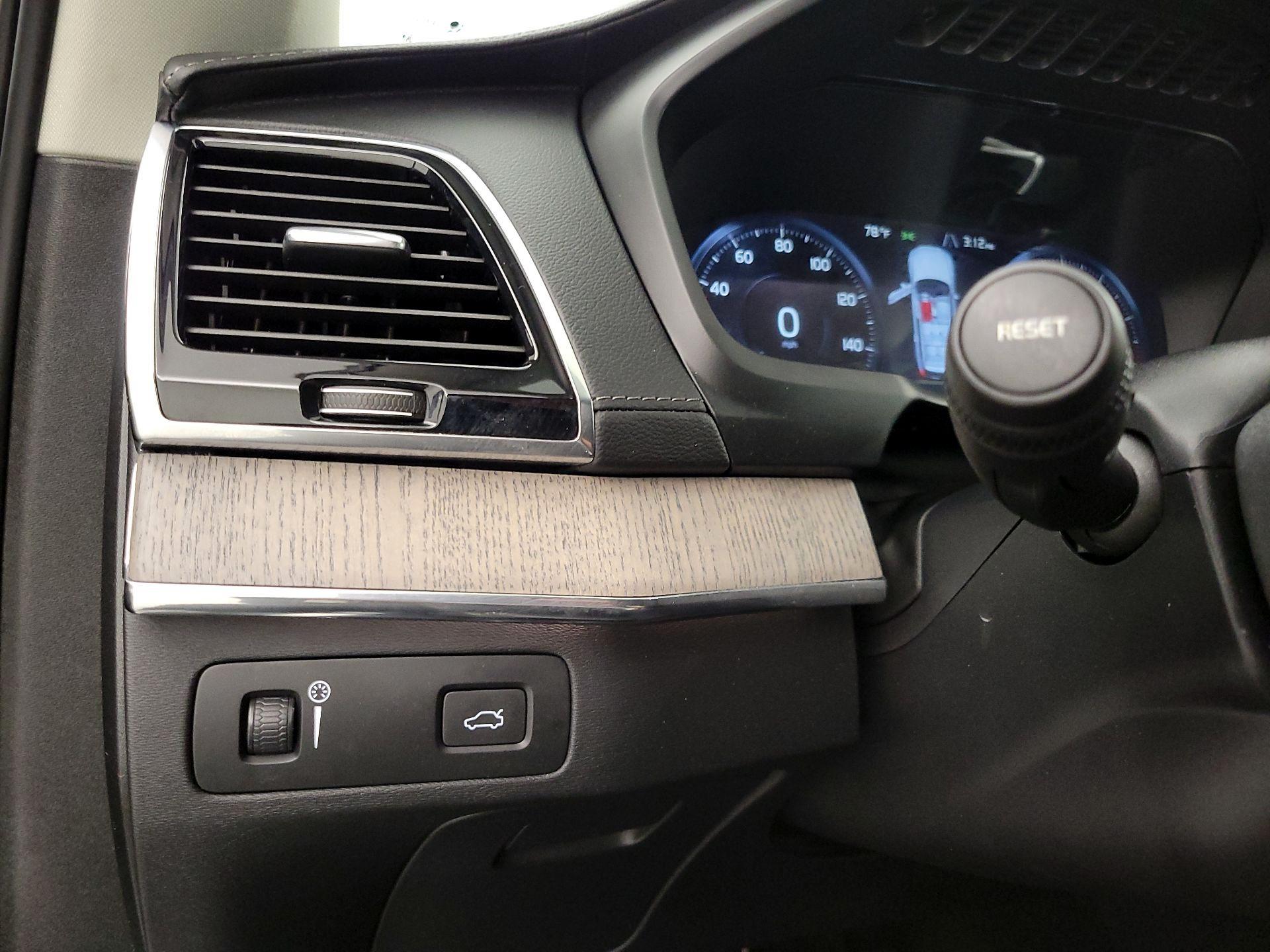 Thumbnail: 2021 Volvo XC90 - 13