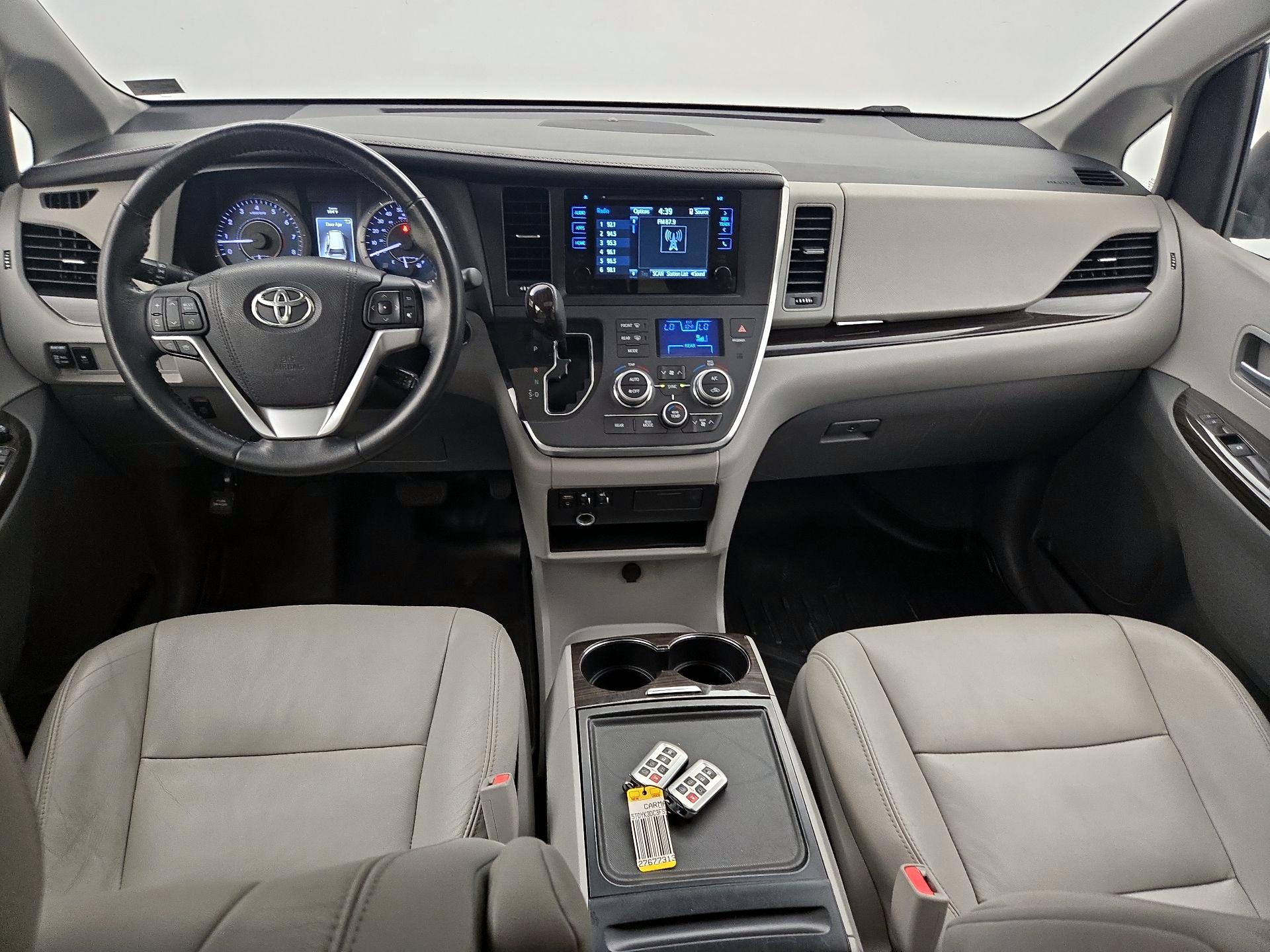 Thumbnail: 2015 Toyota Sienna - 9