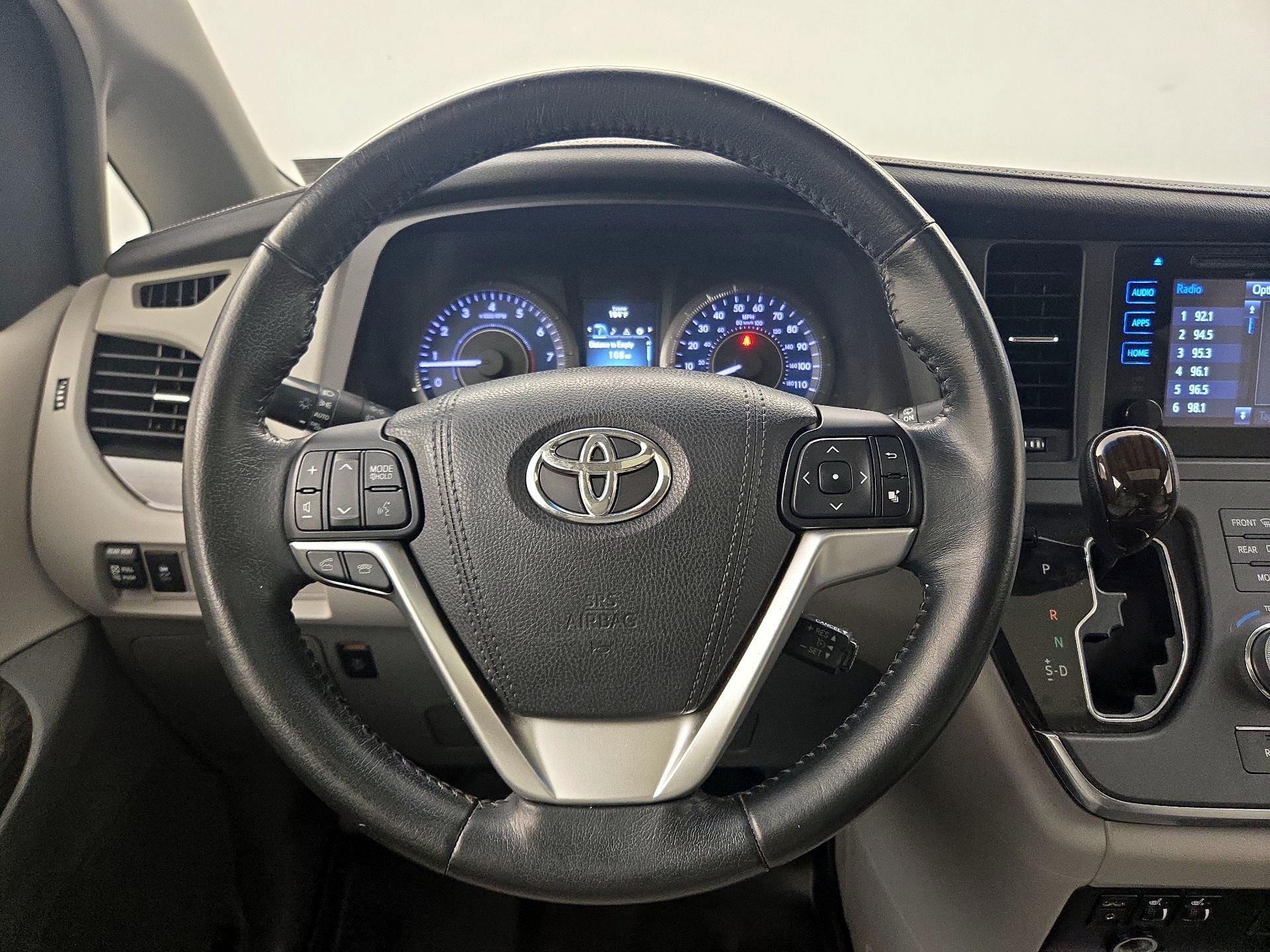 Thumbnail: 2015 Toyota Sienna - 10