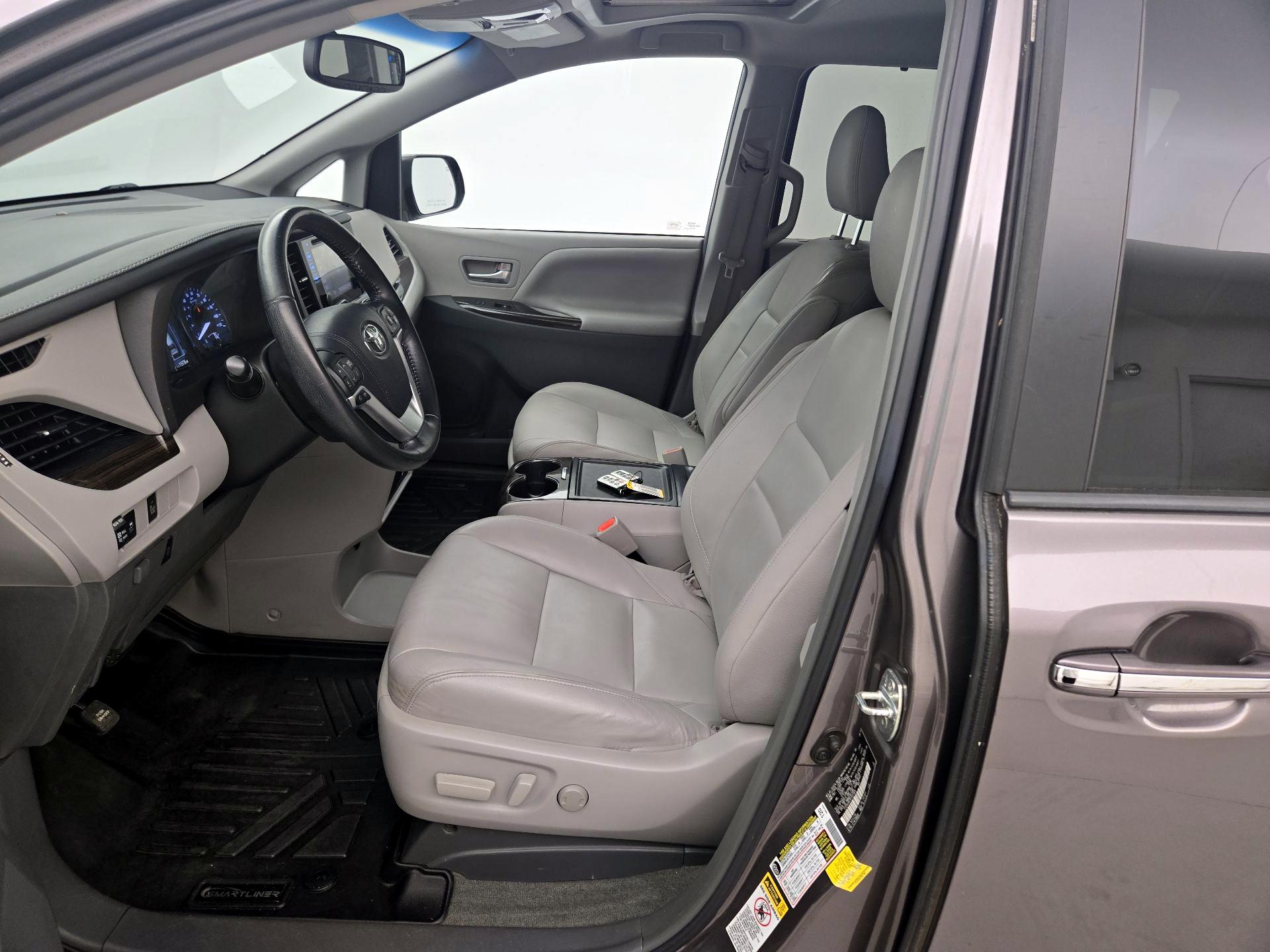 Thumbnail: 2015 Toyota Sienna - 11