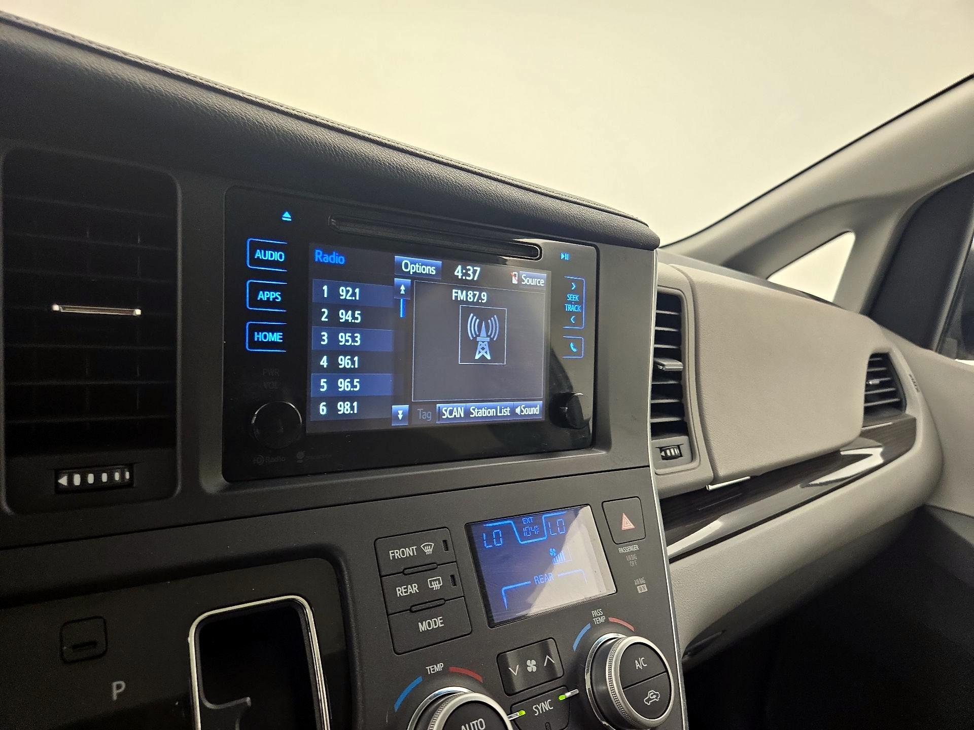 Thumbnail: 2015 Toyota Sienna - 15